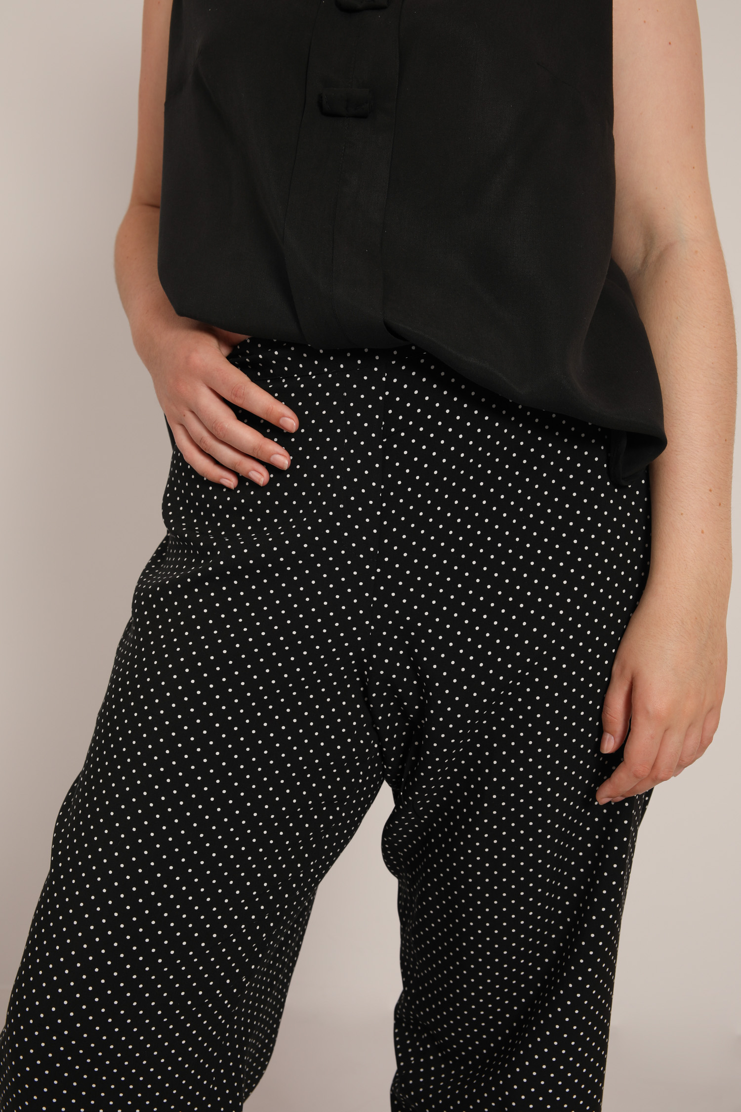 Fluid pants with polka dots