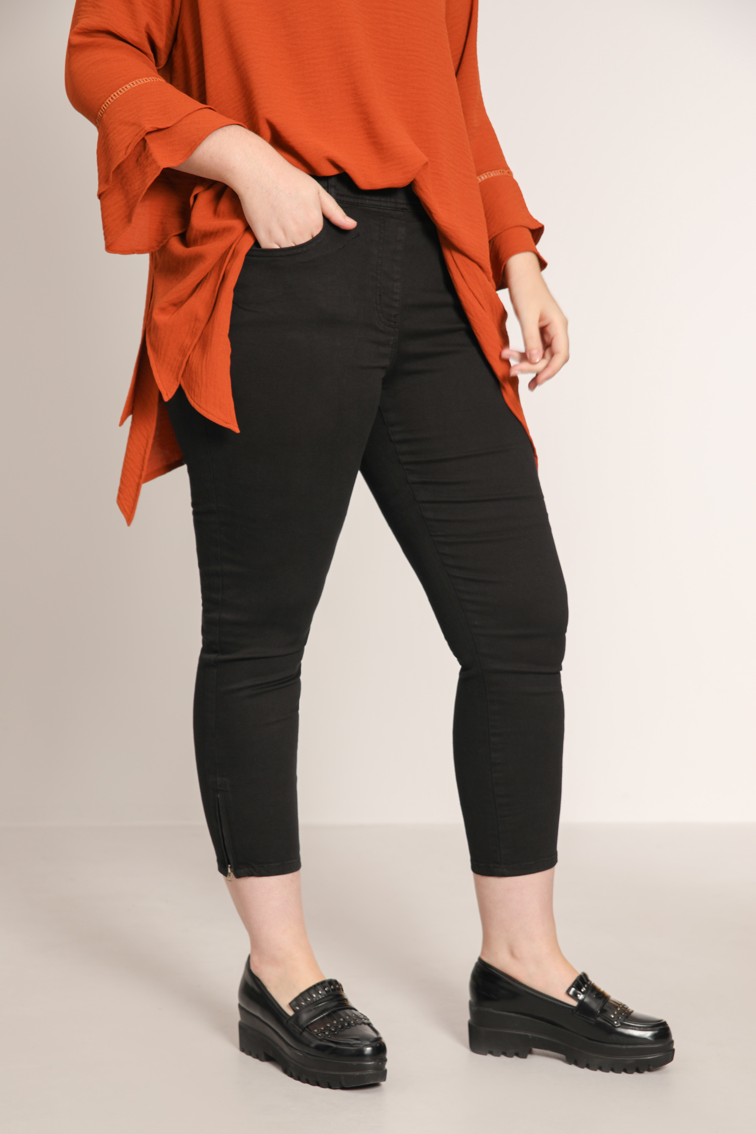 7/8 jeggings with zipped bottom