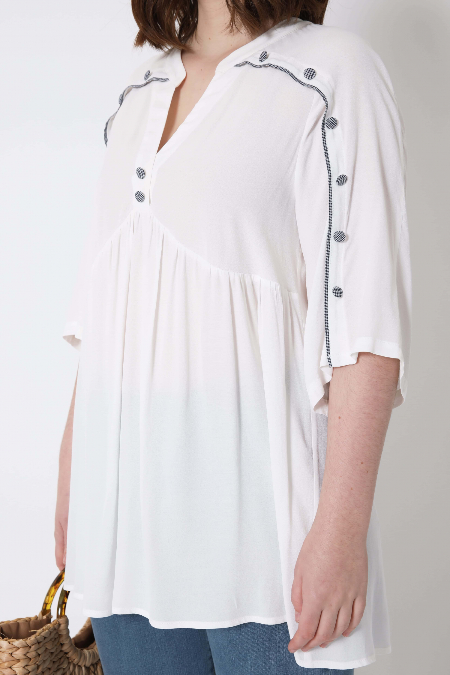 Plain crepe blouse with piping