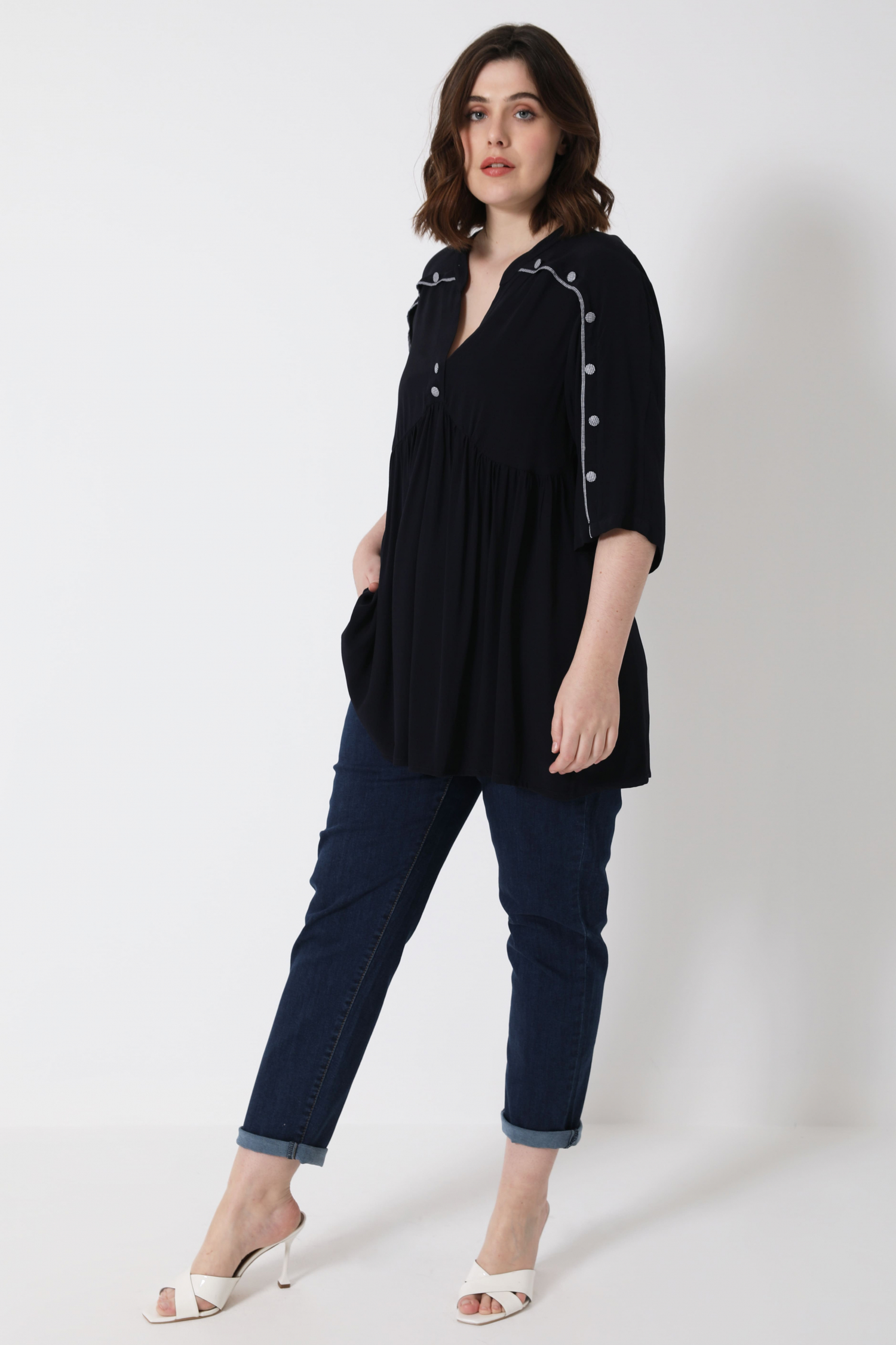 Plain crepe blouse with piping