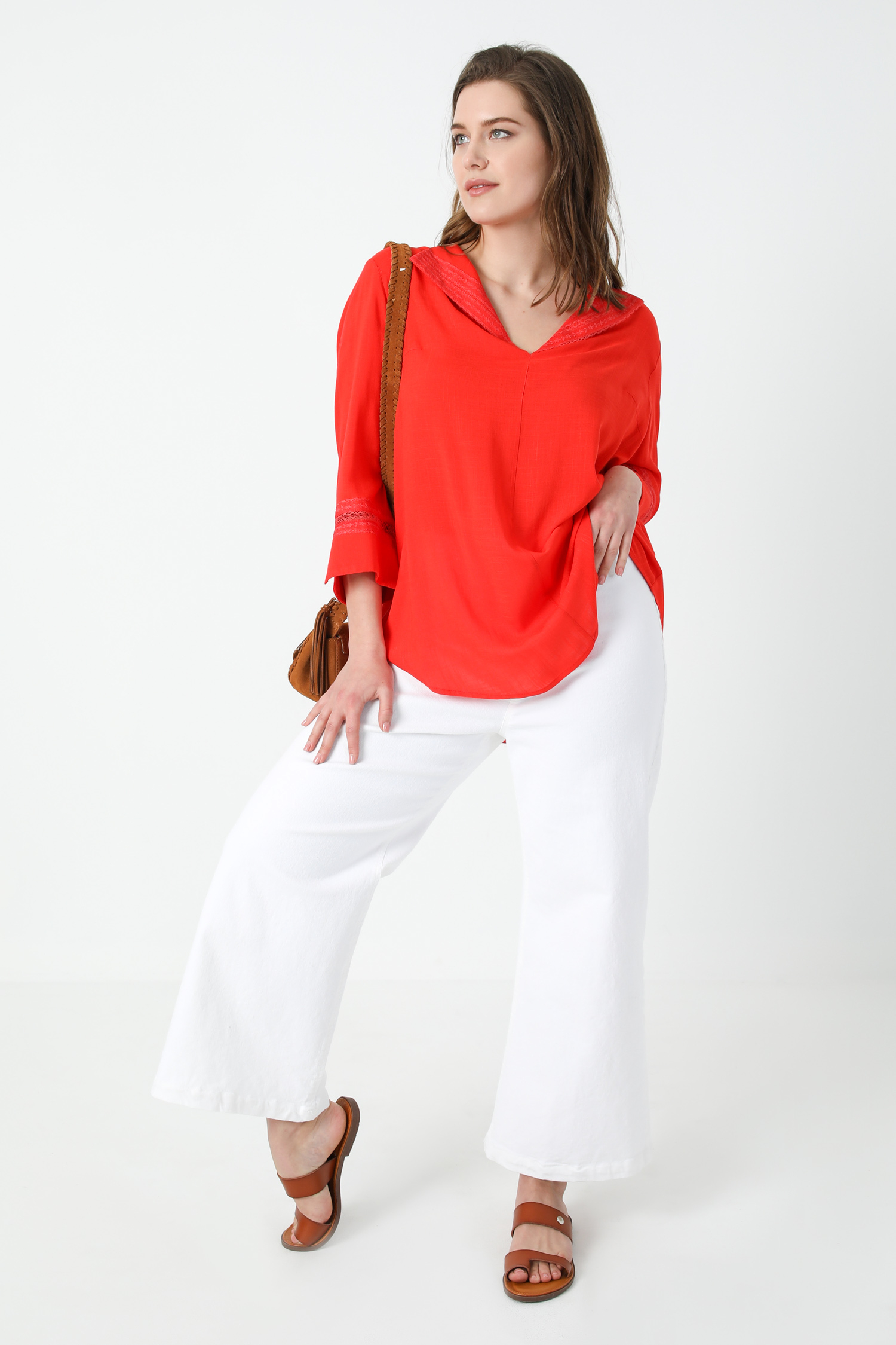 Viscose linen blouse with lace