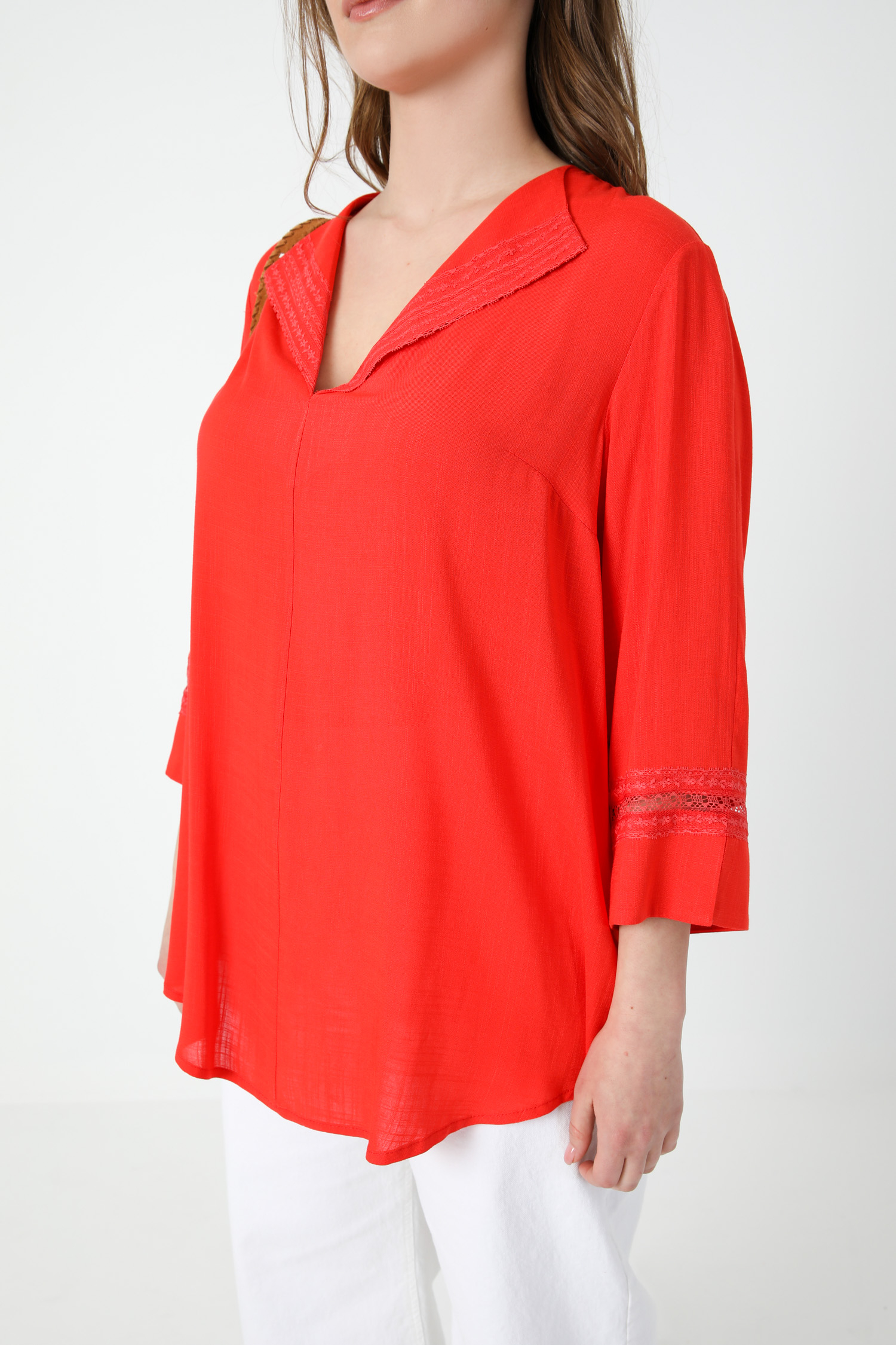 Viscose linen blouse with lace