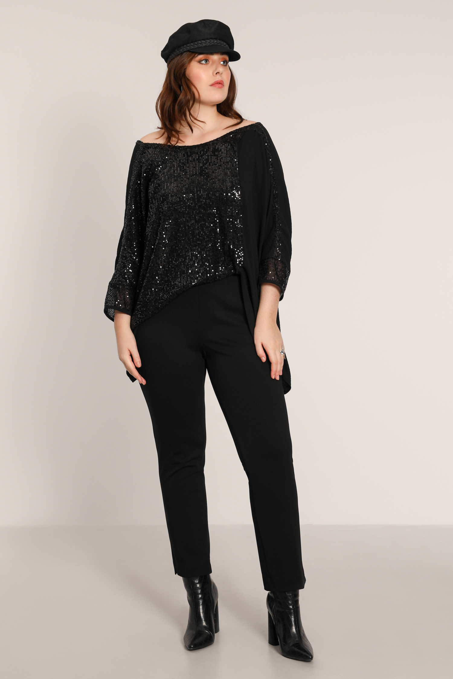 Blouse with zip and sequin