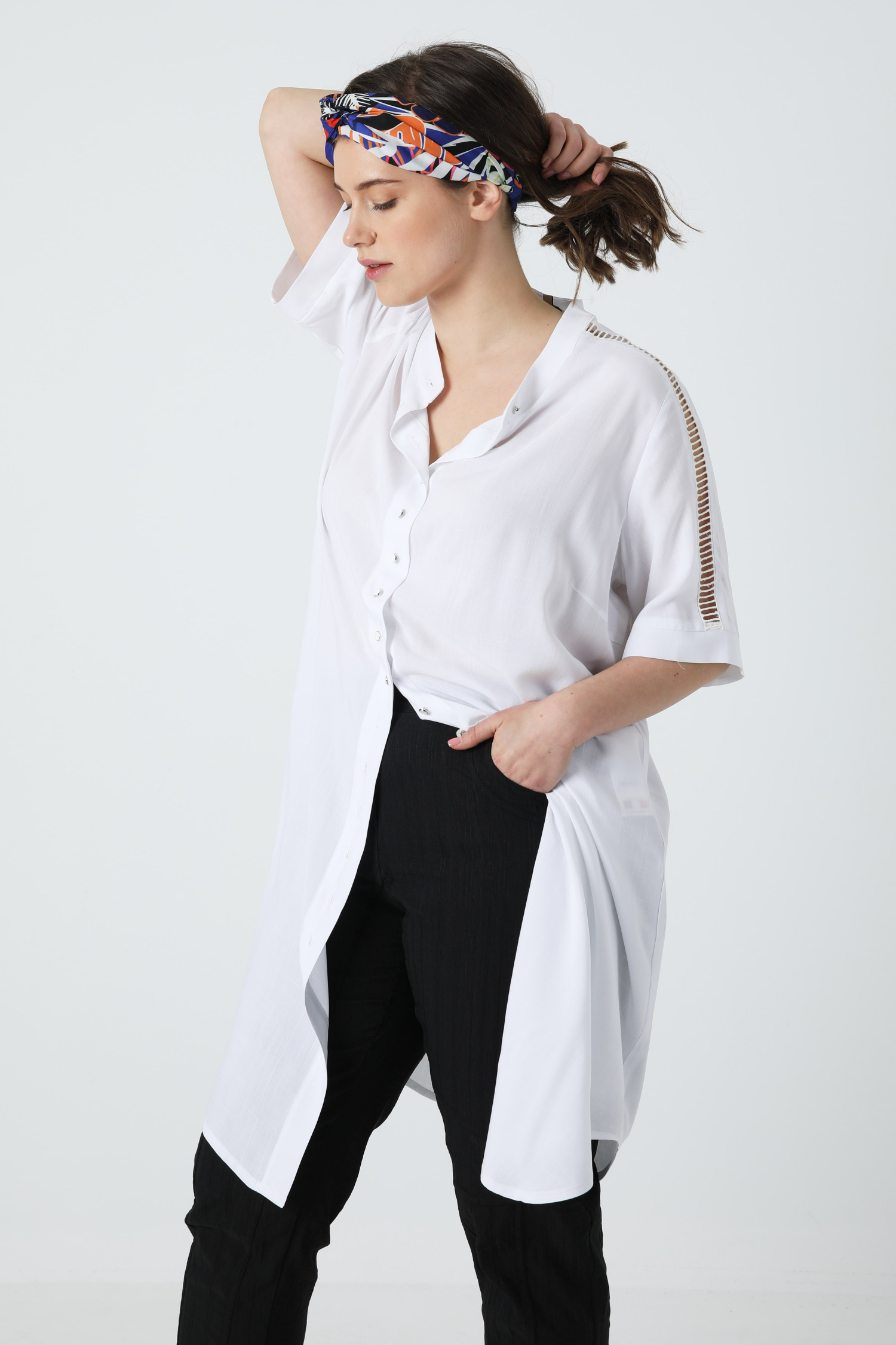 Long shirt with braid (shipping 25/31 March).