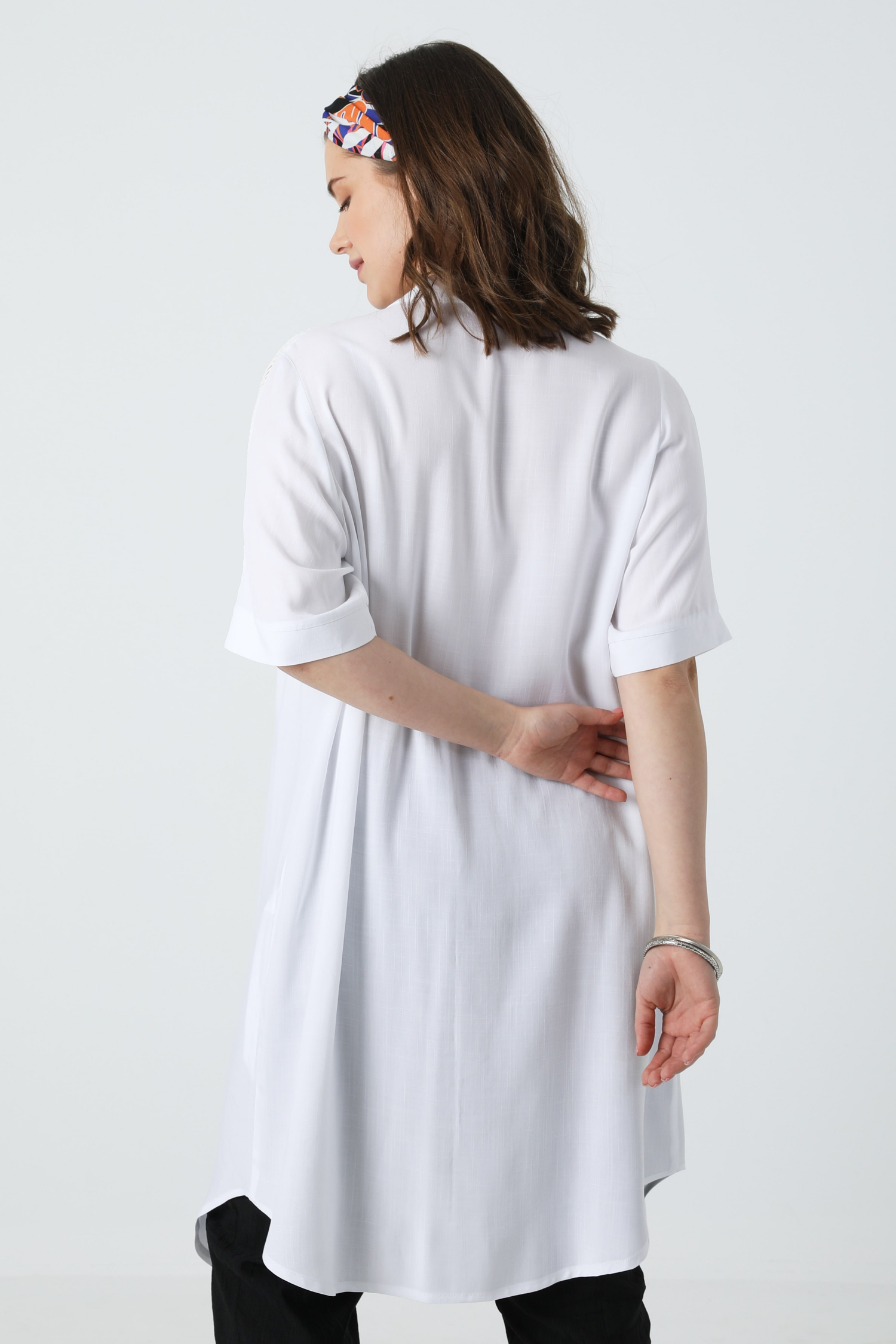 Long shirt with braid (shipping 25/31 March).