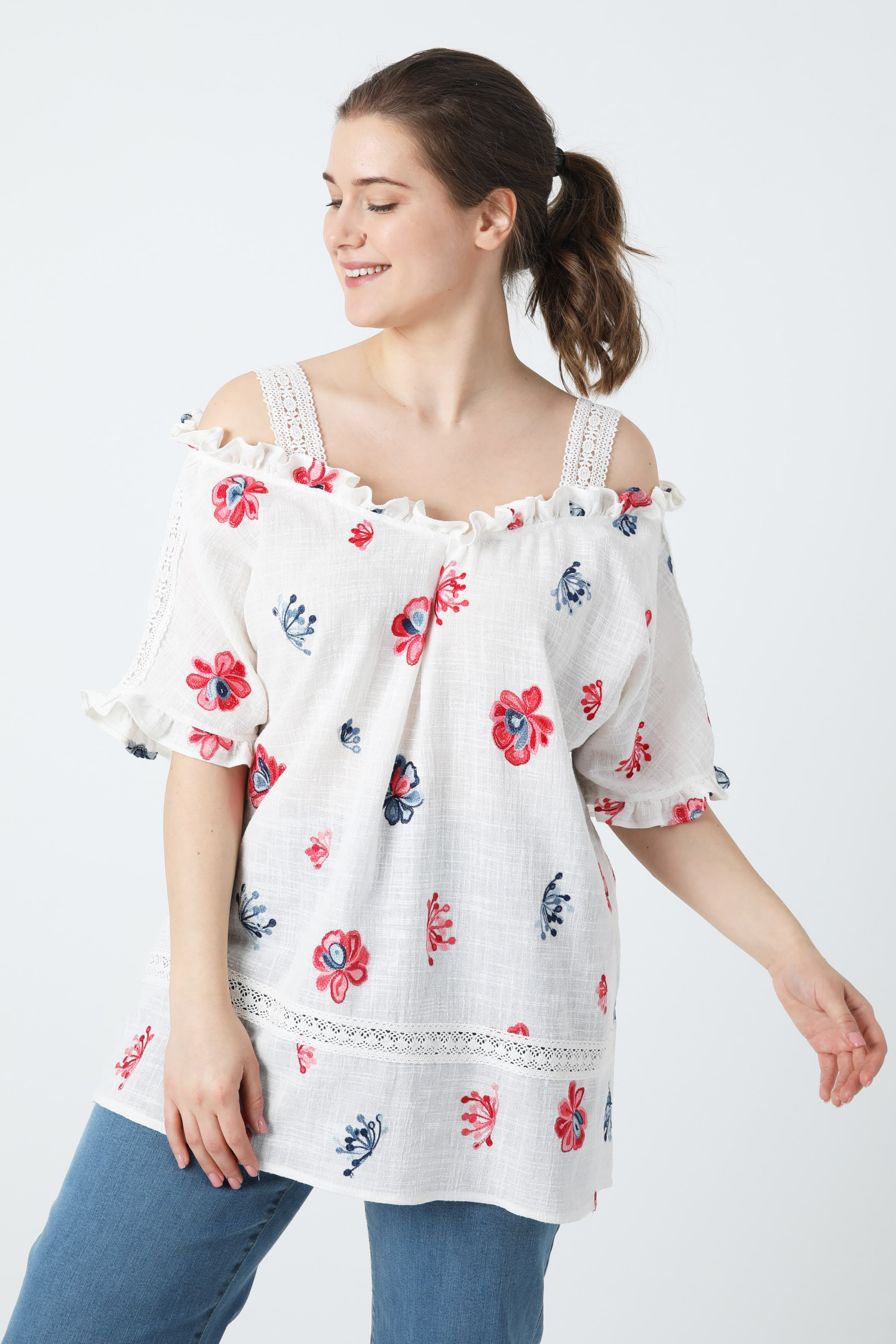 Flower embroidered cotton strappy blouse (shipping March 25/31)