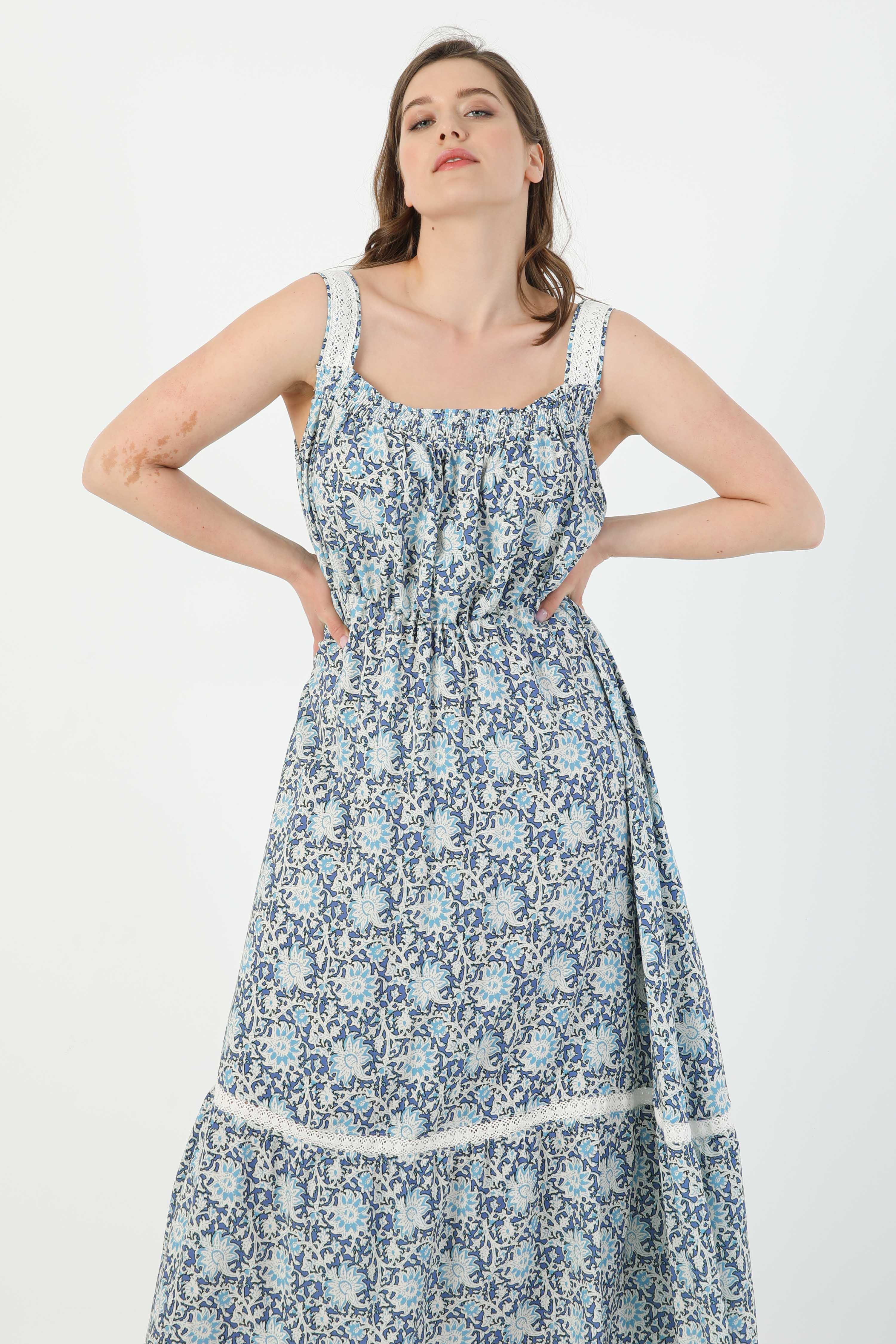 Printed dress with straps (shipping May 20/25)