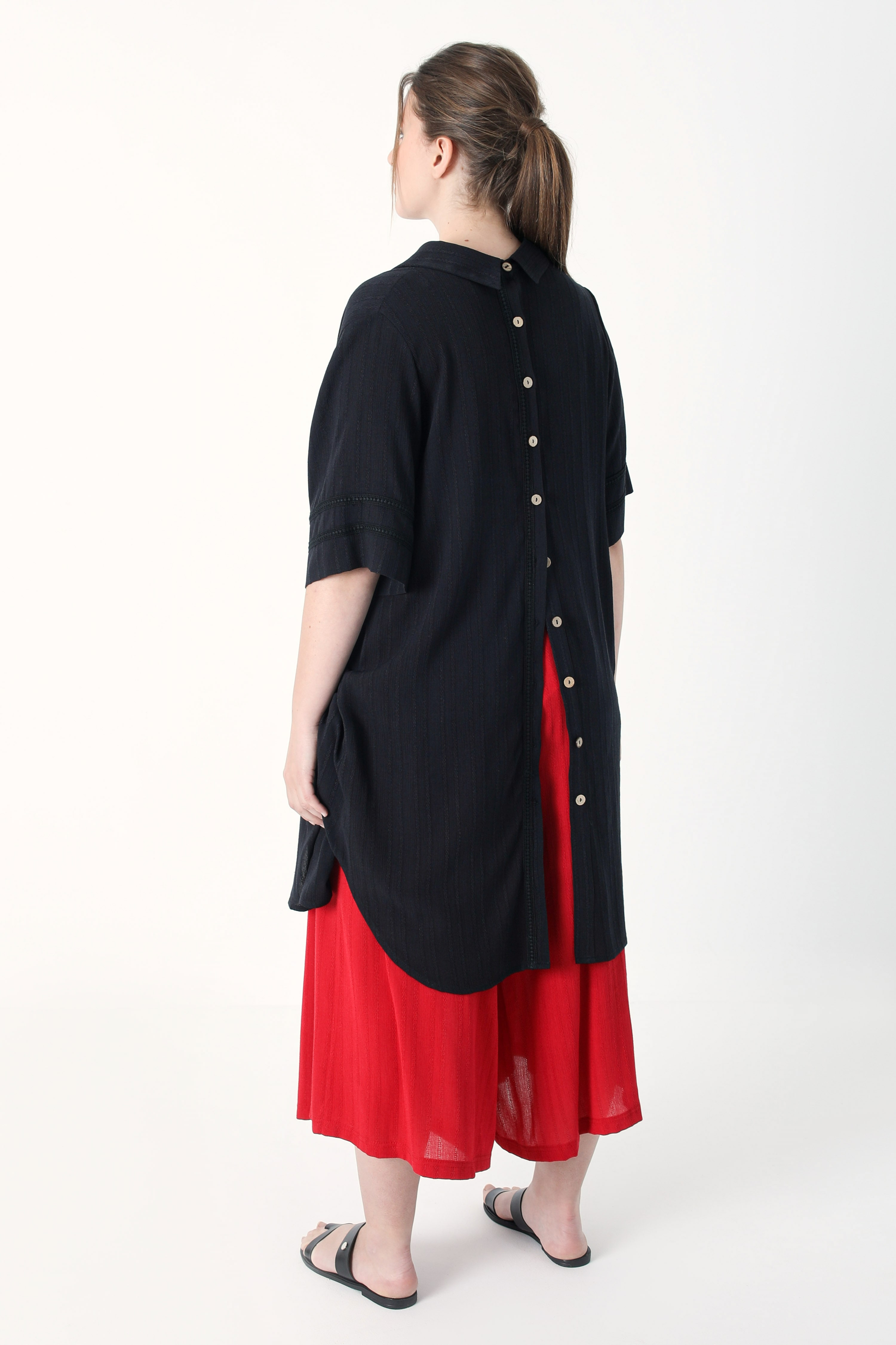 Long shirt in striped effect viscose crepe (shipping April 10/15).
