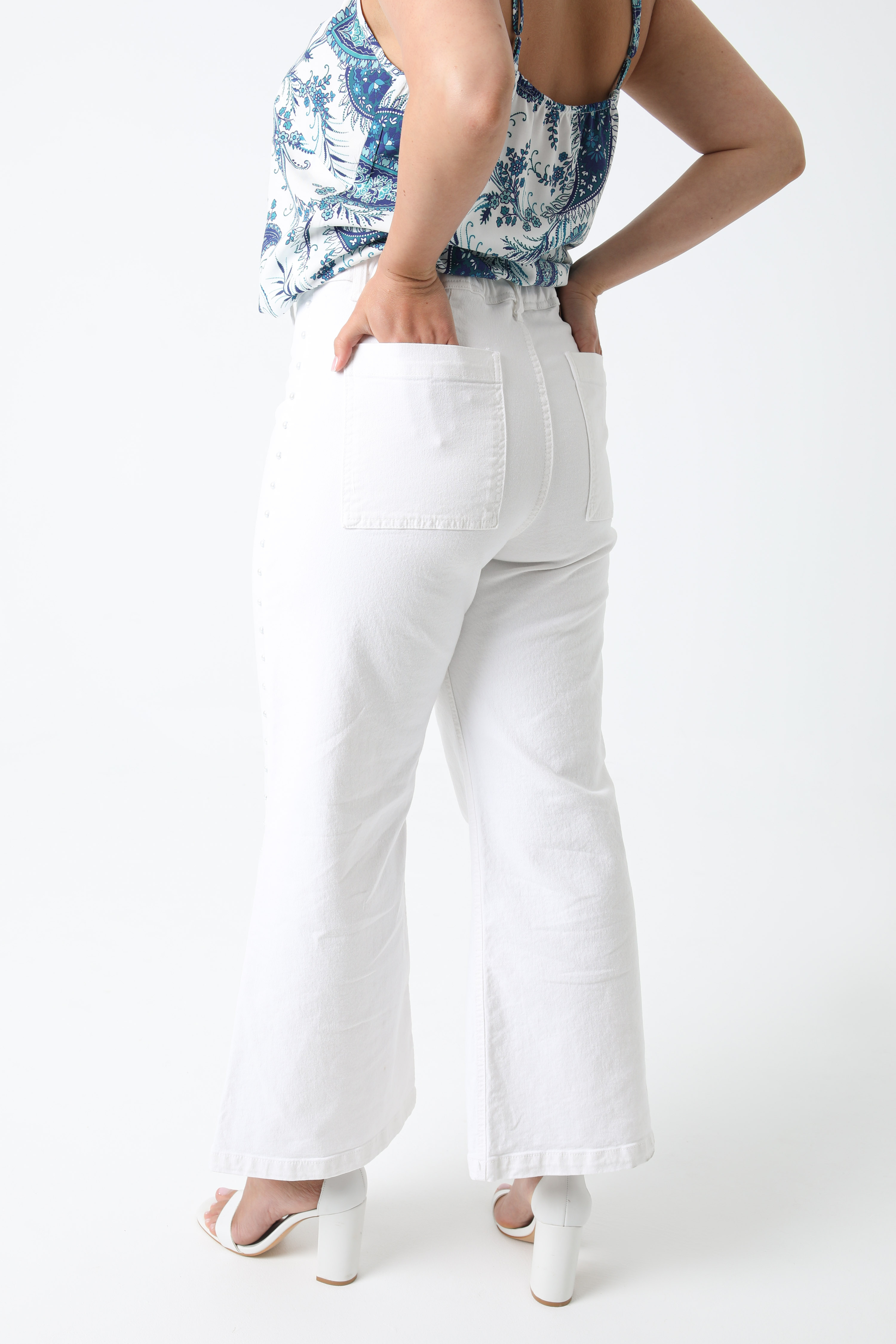 White jeans pants with pearls
