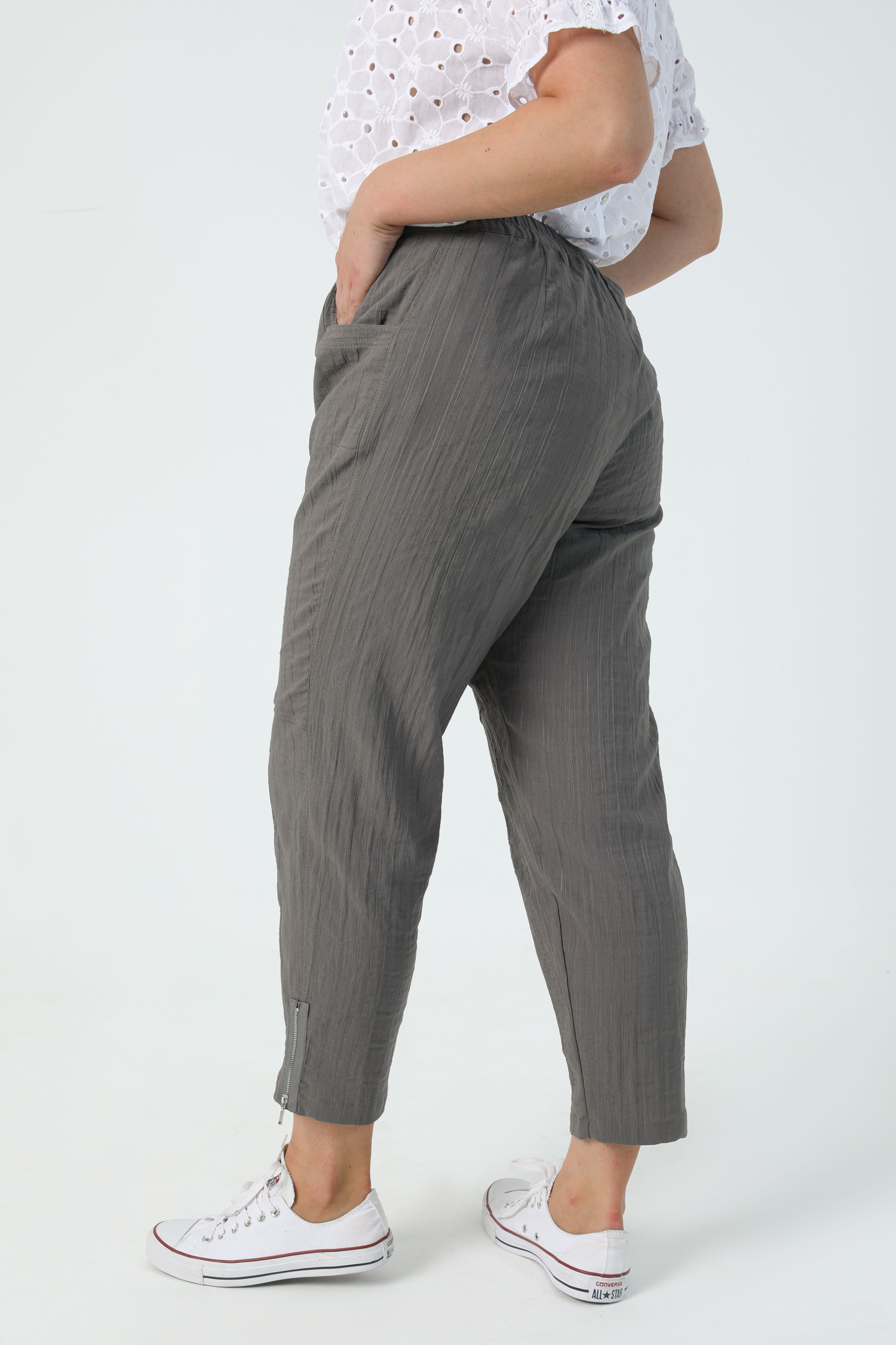 Plain textured pants