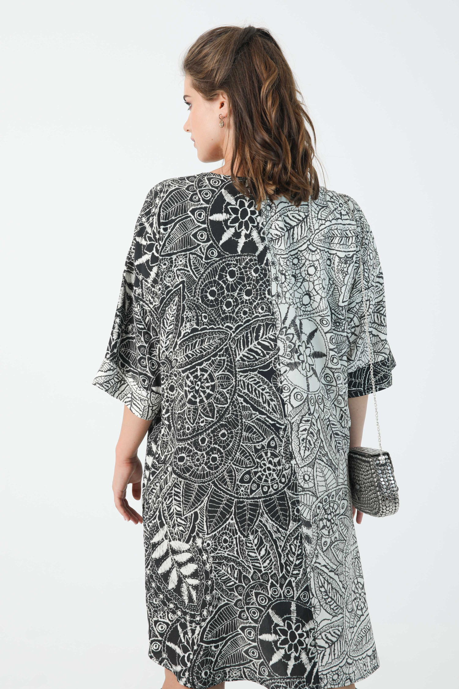 Mid-length dress with positive / negative print éco-responsable fabric