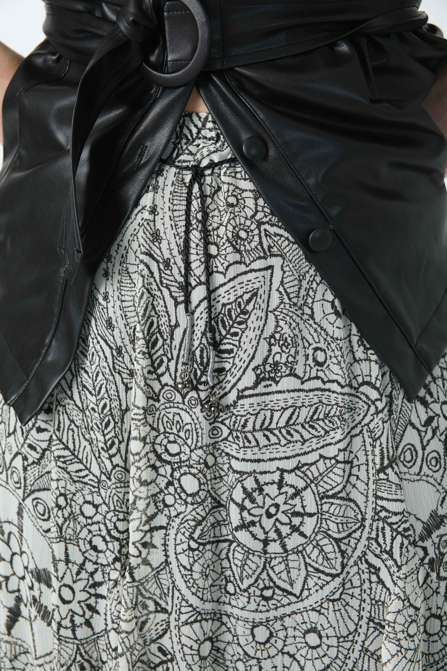 Printed veil skirt with éco-responsable fabric keel (Shipping July 20/25)