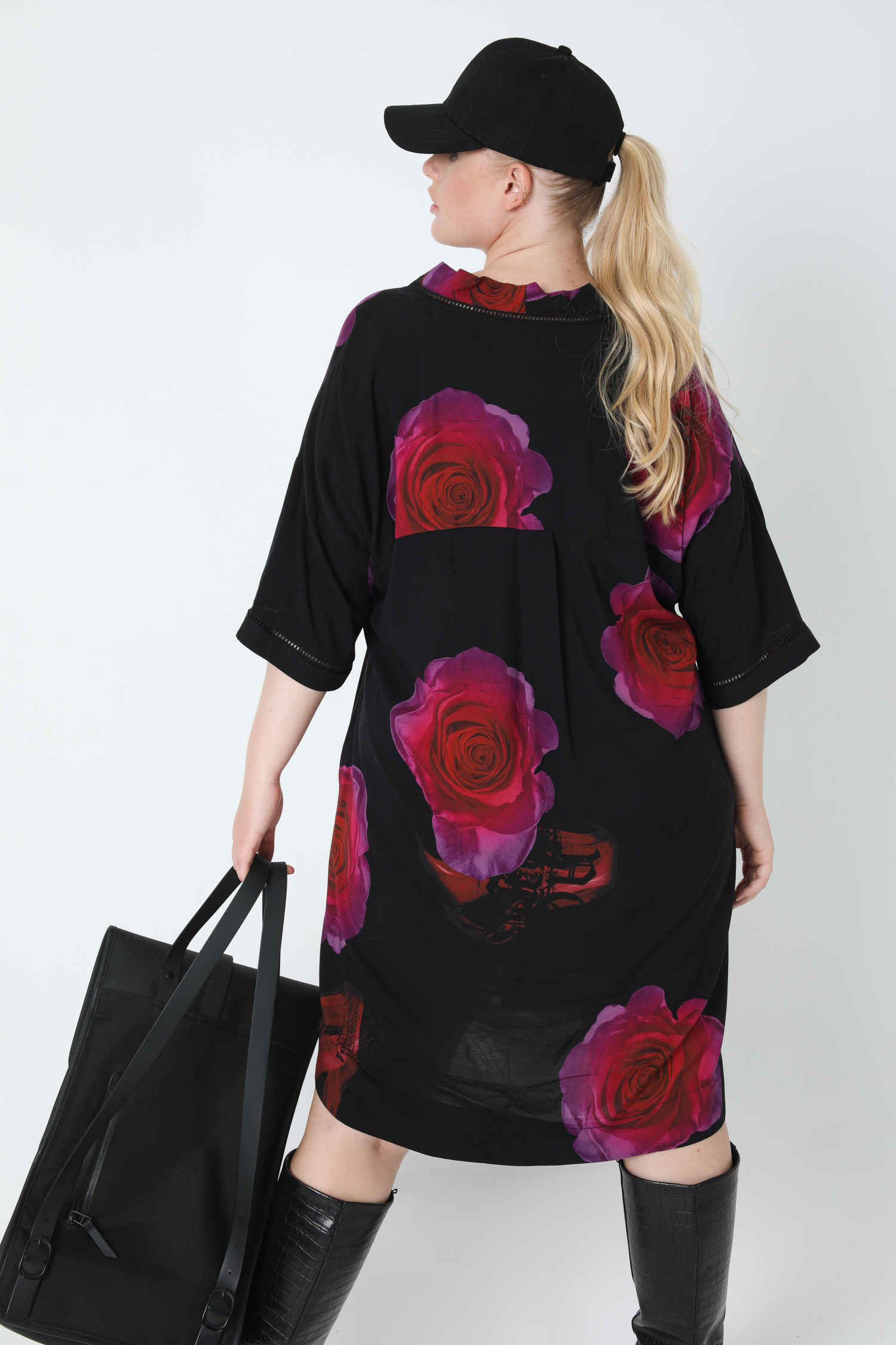 Mid-length dress with oeko-tex fabric print