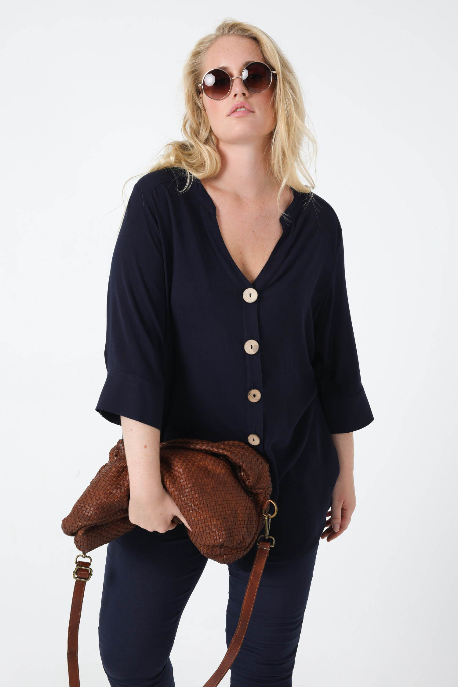 Viscose shirt with wooden button