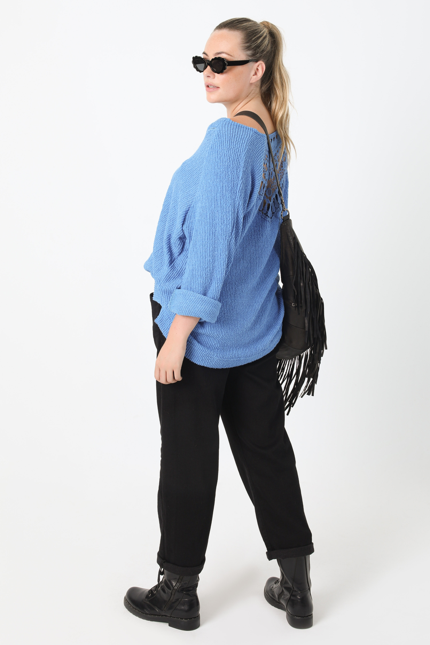 Pull en maille chenille avec macramé