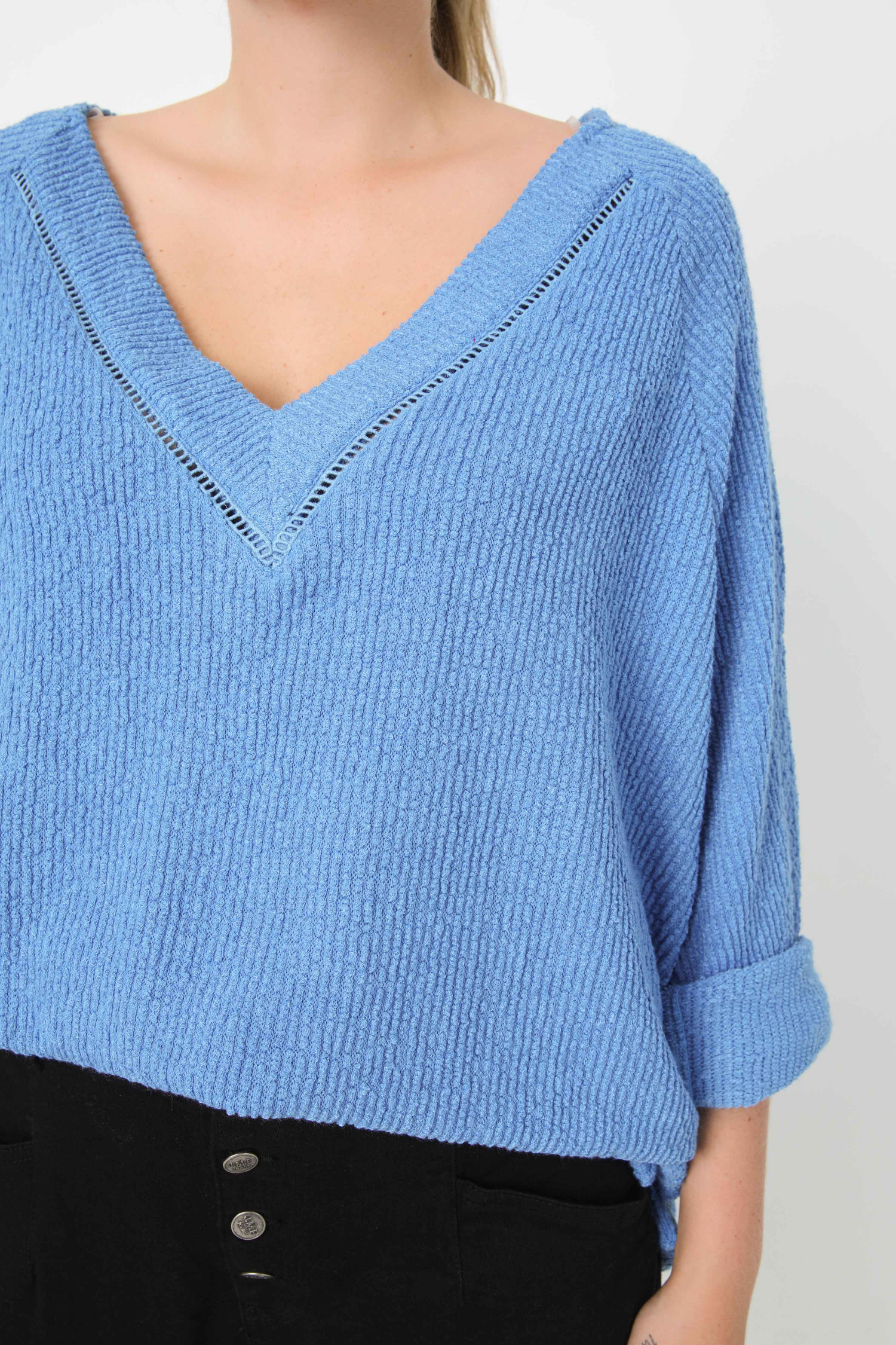 Chenille knit sweater with macramé