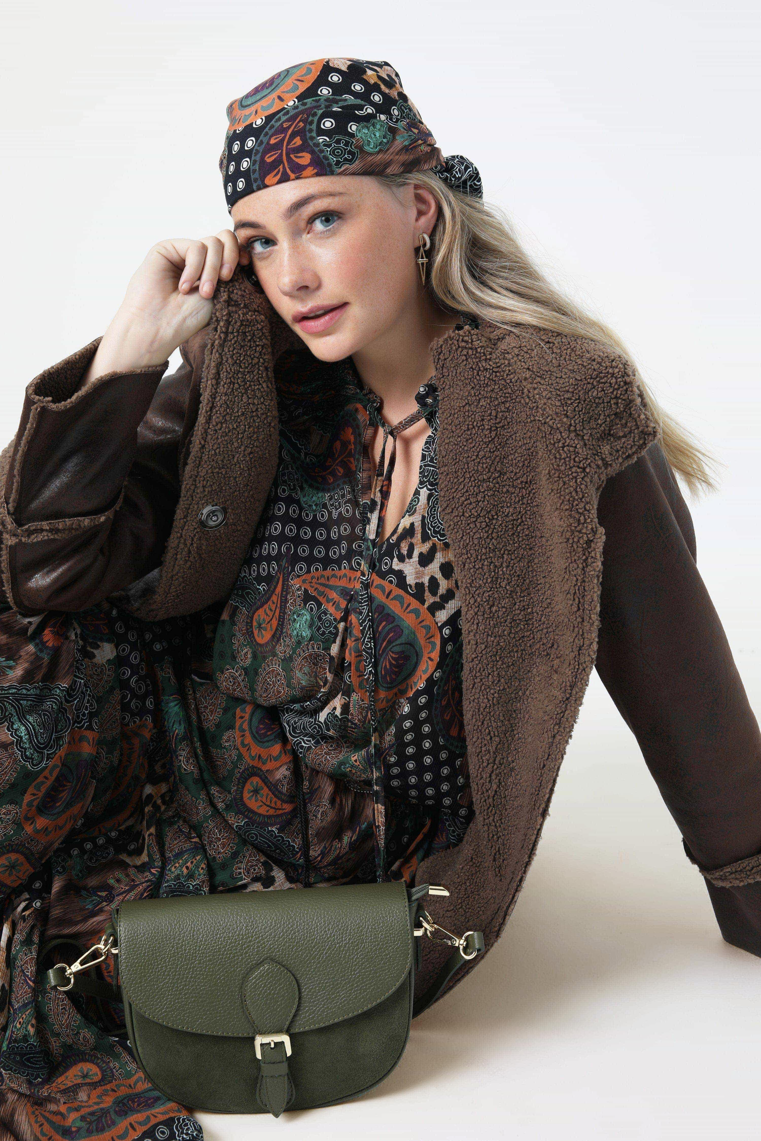 Manteau à capuche en mouton retourné végan