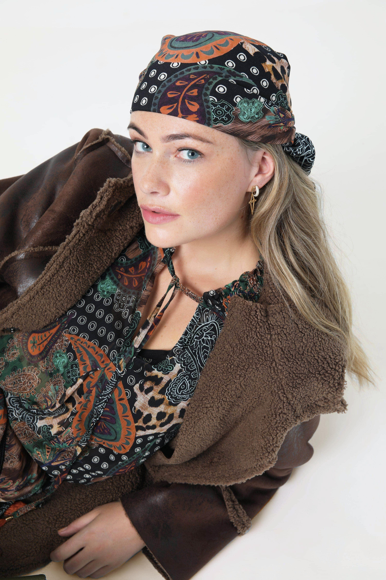 Manteau à capuche en mouton retourné végan