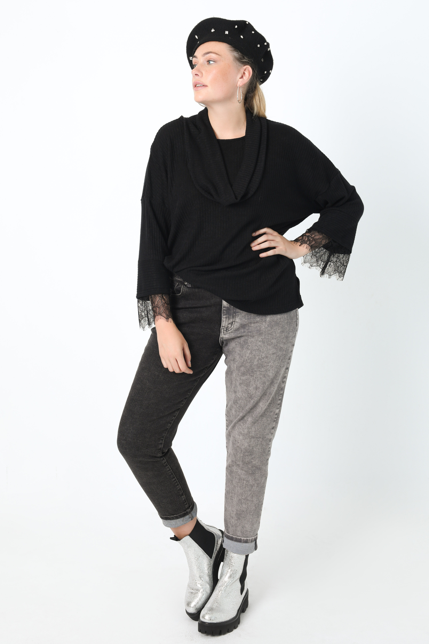 Pull en maille unie côtelée avec dentelle