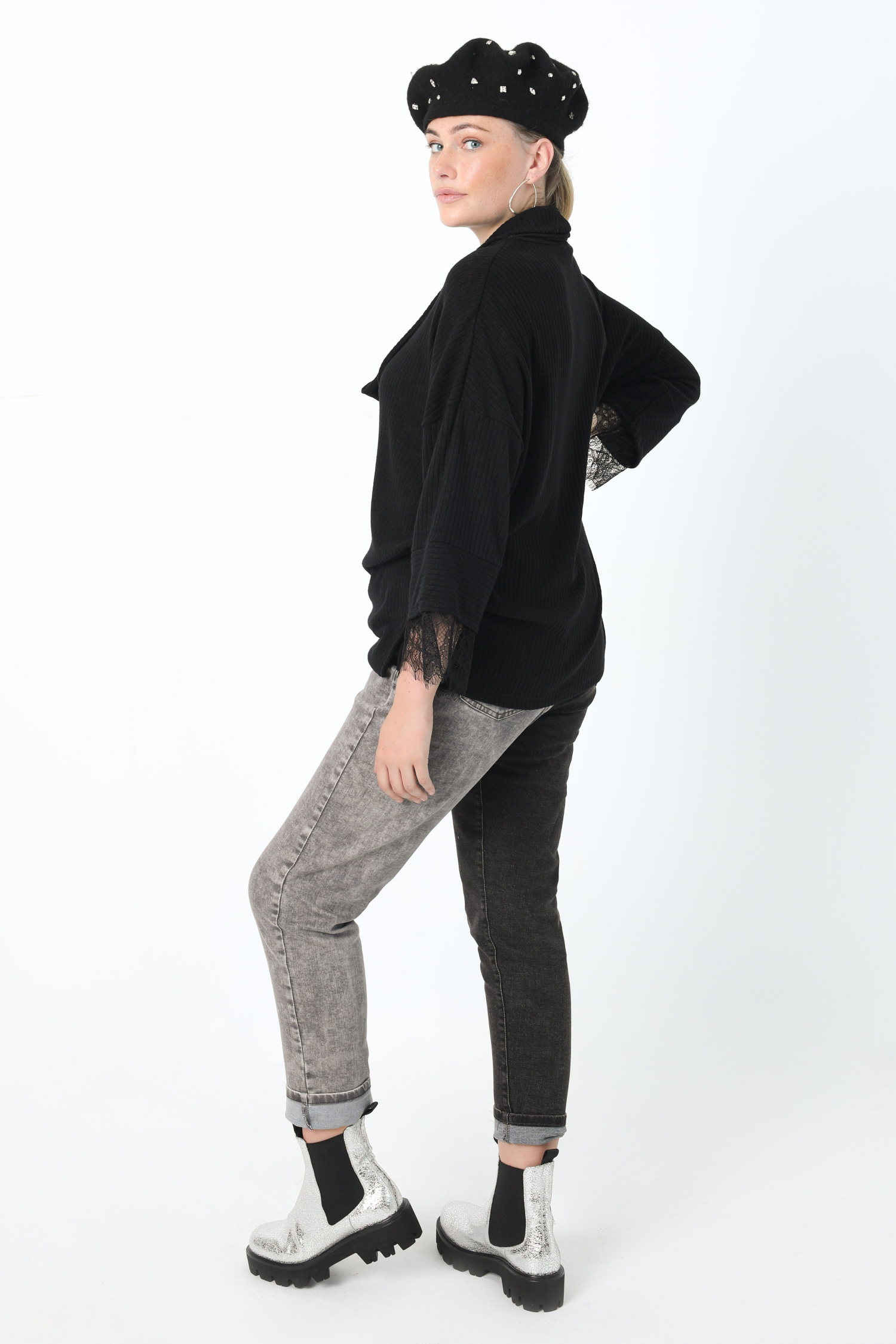 Pull en maille unie côtelée avec dentelle