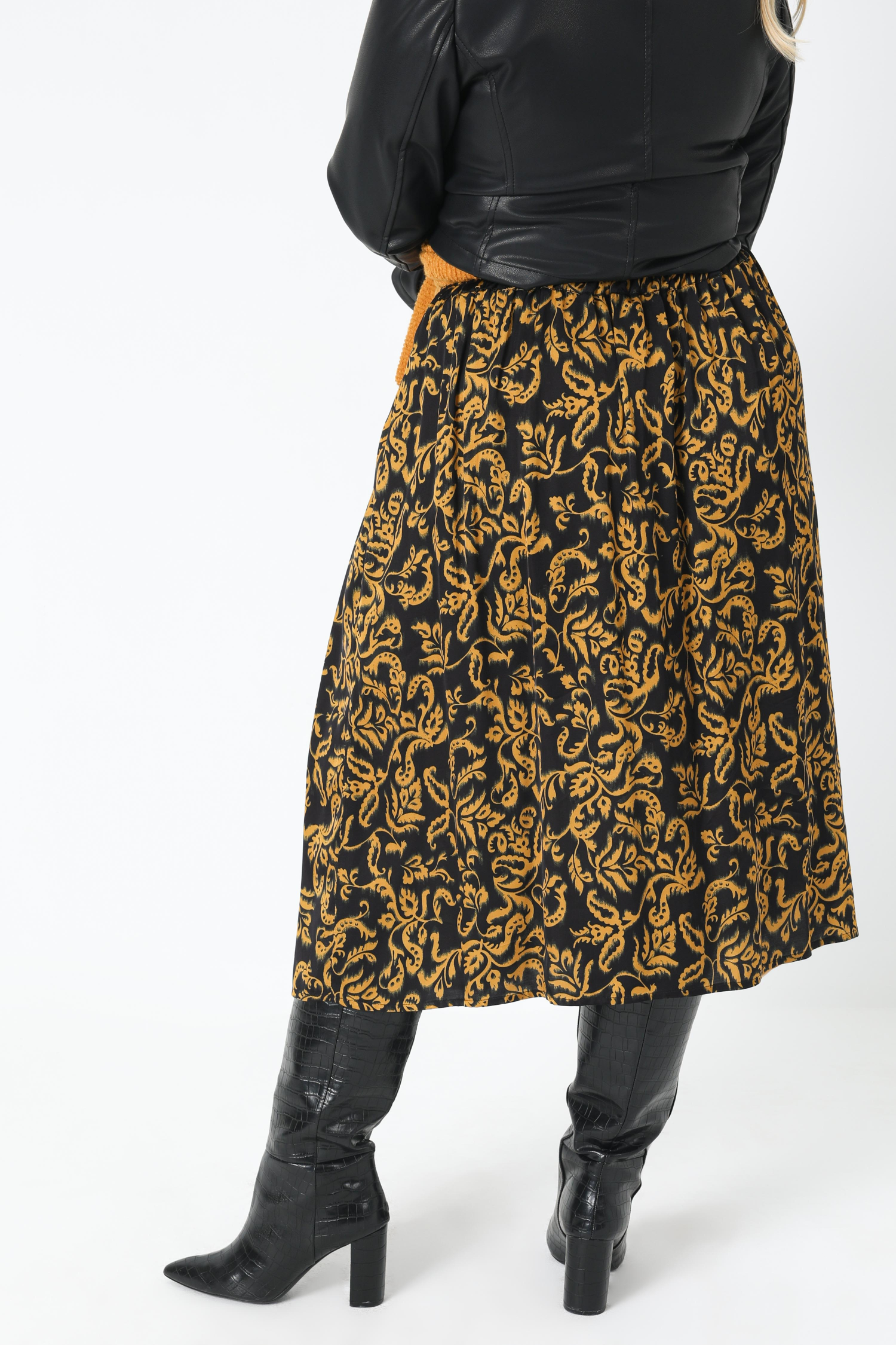 Flared satin skirt printed with oeko-tex fabric (shipping September 30 / October 5)