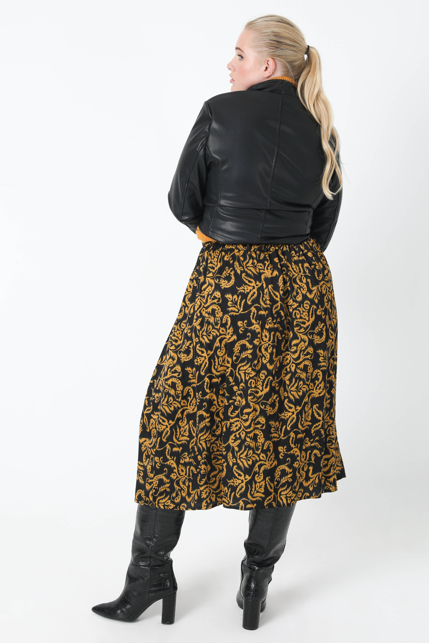 Flared satin skirt printed with oeko-tex fabric (shipping September 30 / October 5)