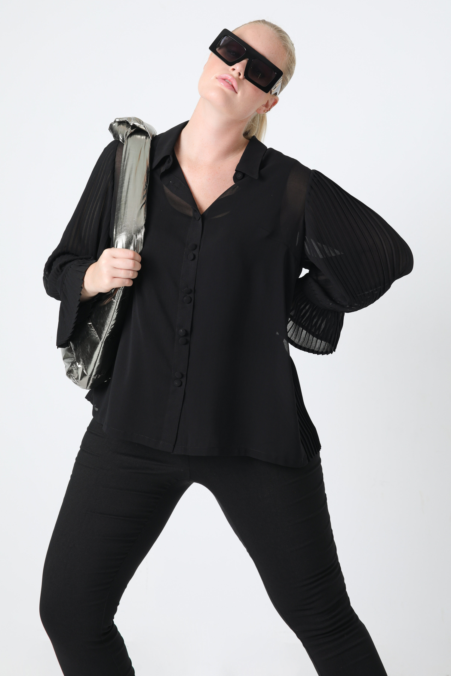 Plain voile shirt with pleated sleeves (Shipping October 5/10)