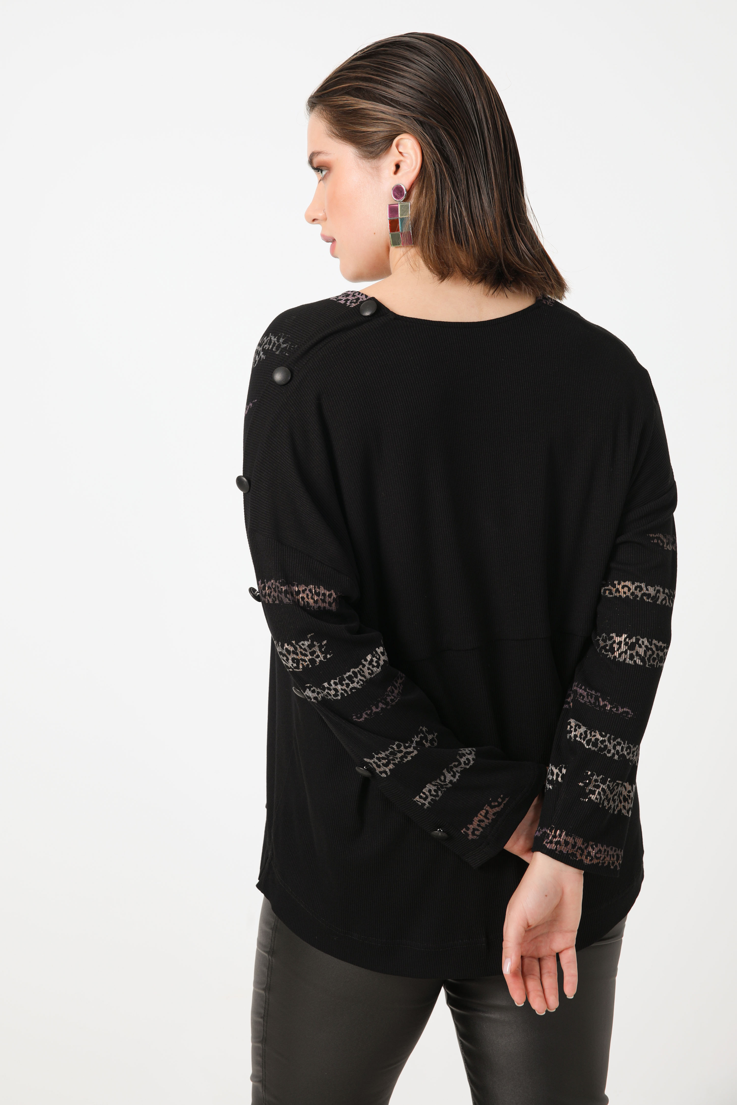 Ribbed knit sweater with screen printing