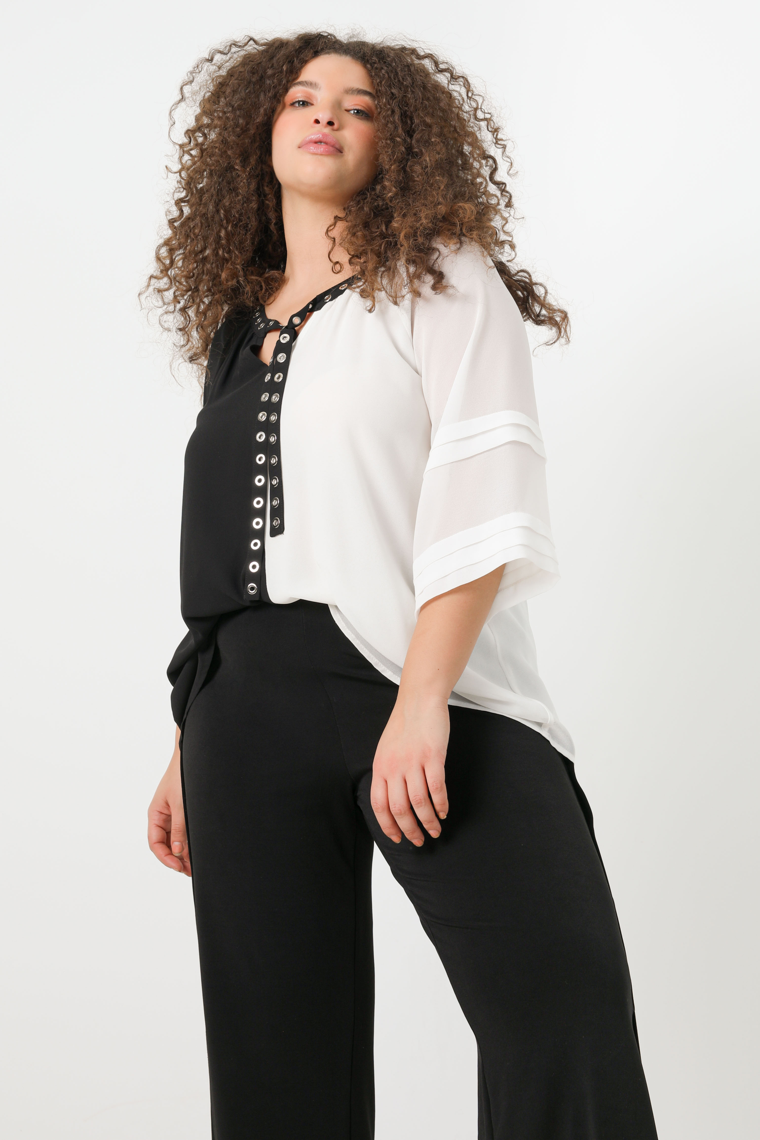 Black / white two-tone veil blouse with eyelets (shipping January 25/31)