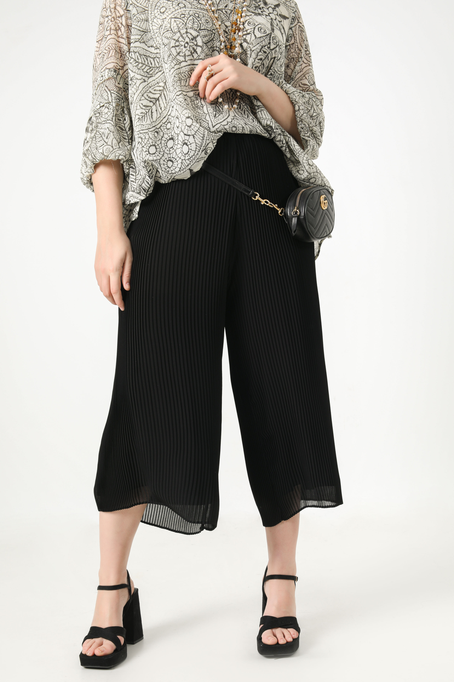 Plain pleated culotte trousers