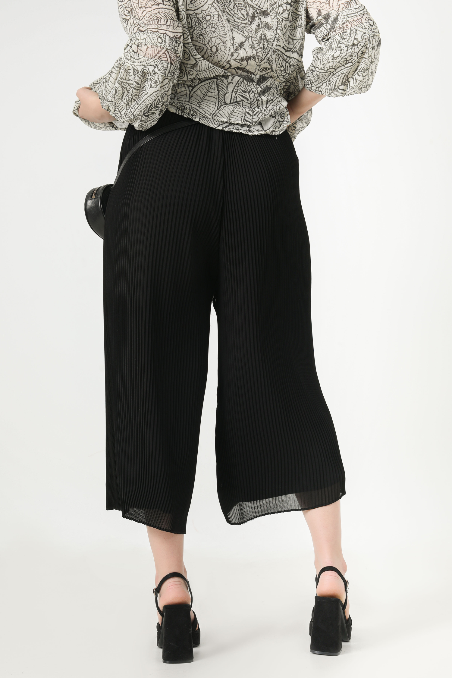 Plain pleated culotte trousers