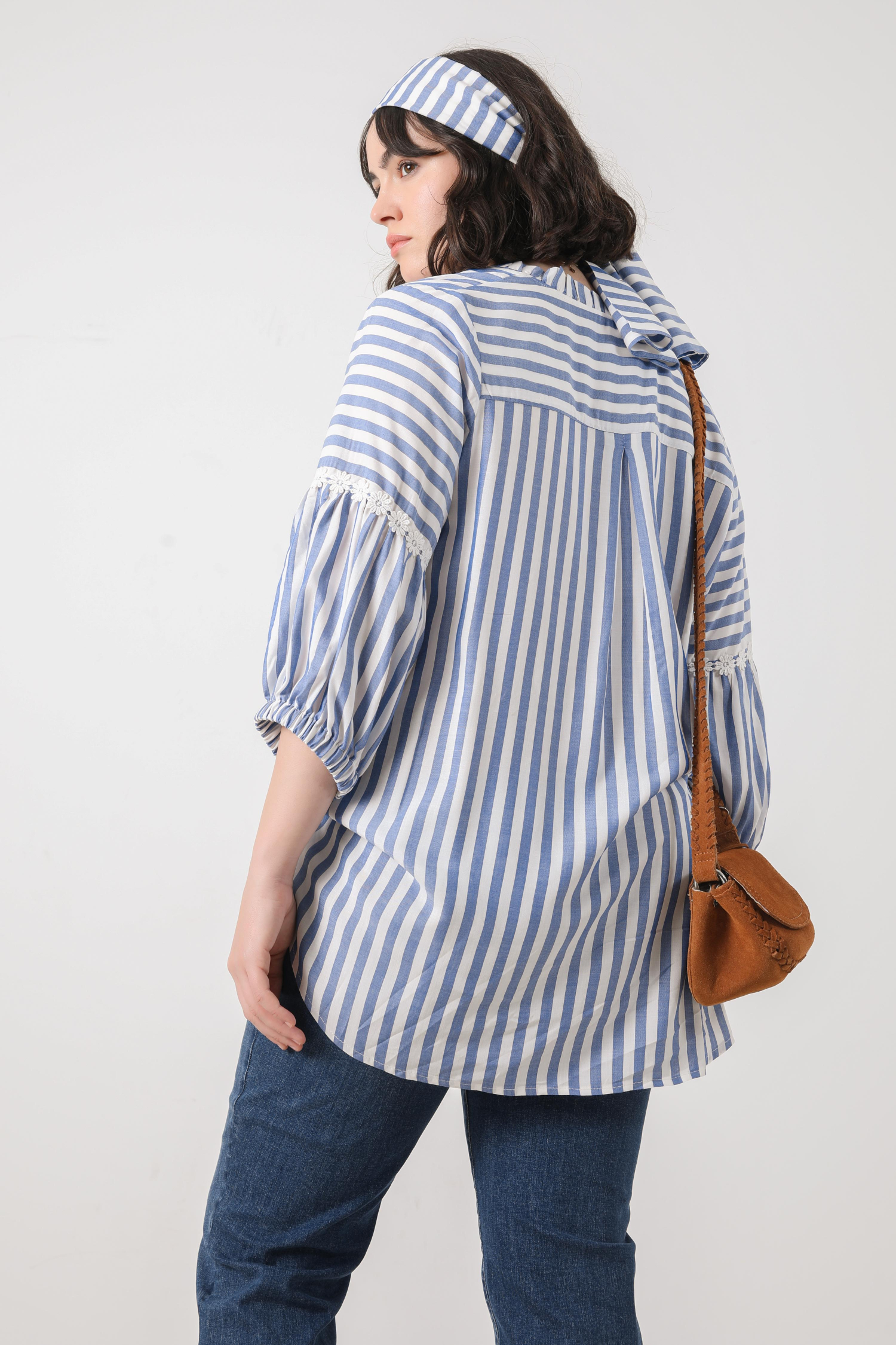 striped shirt with pearly pressure