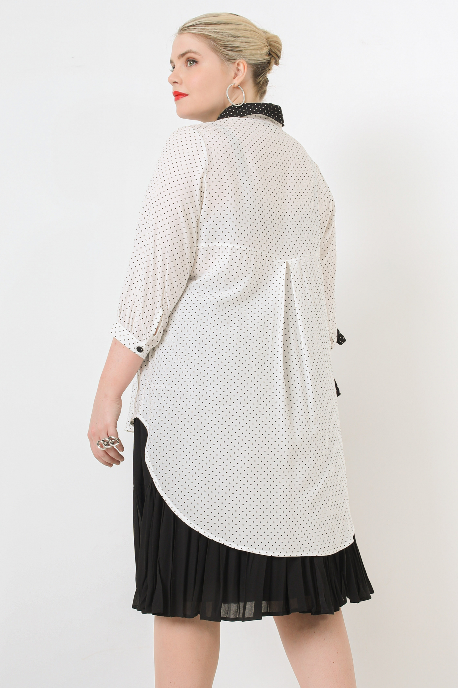 Polka dot shirt with eyelets on sleeve (shipping March 25/31)