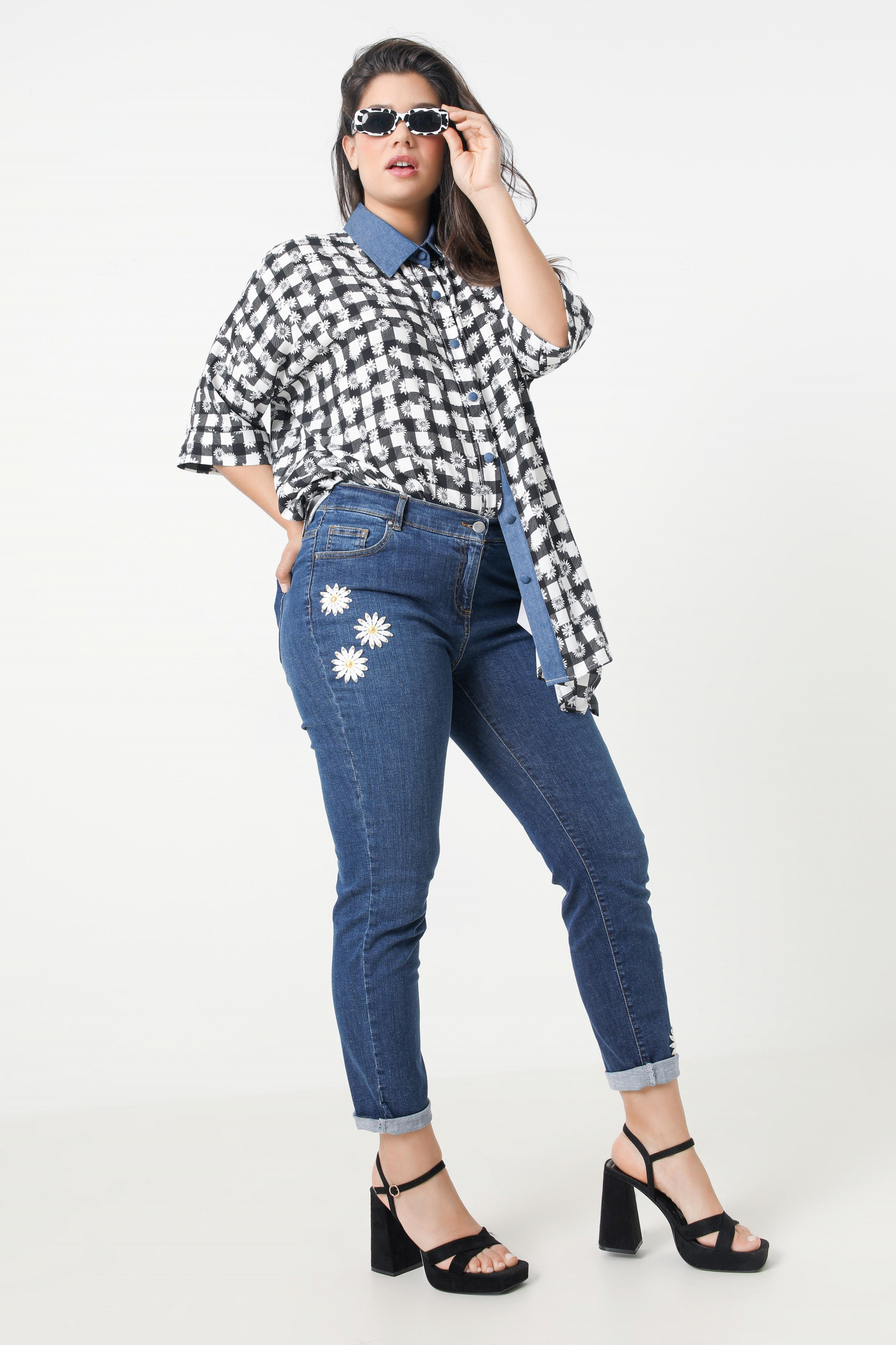 5-pocket jeans with daisy application