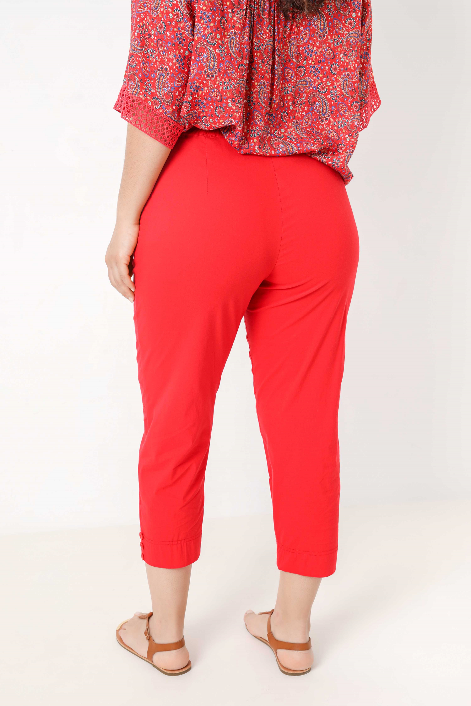 Plain stretch cropped trousers with cutout