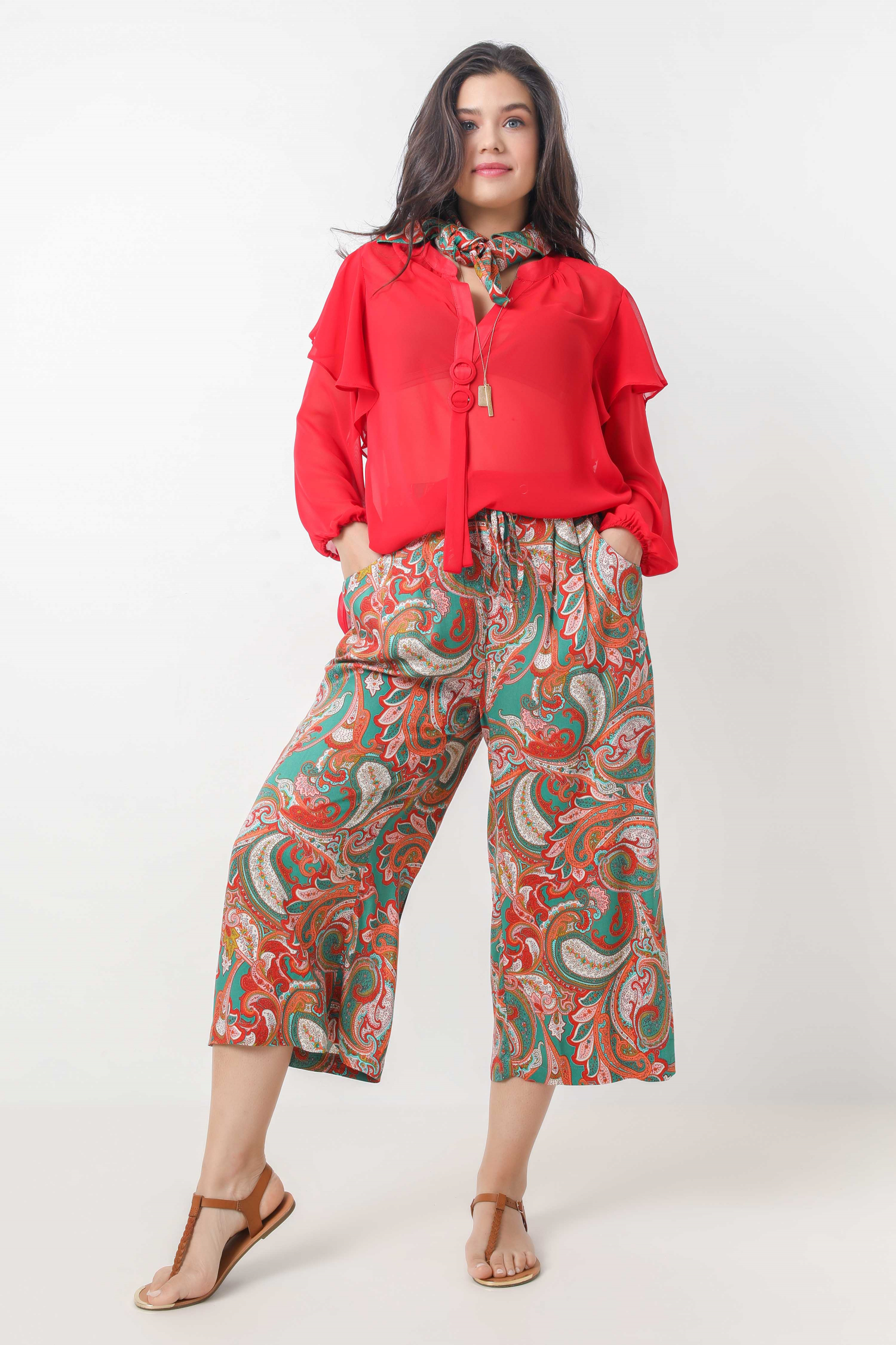 Blouse en voile uni avec anneaux ton/ton