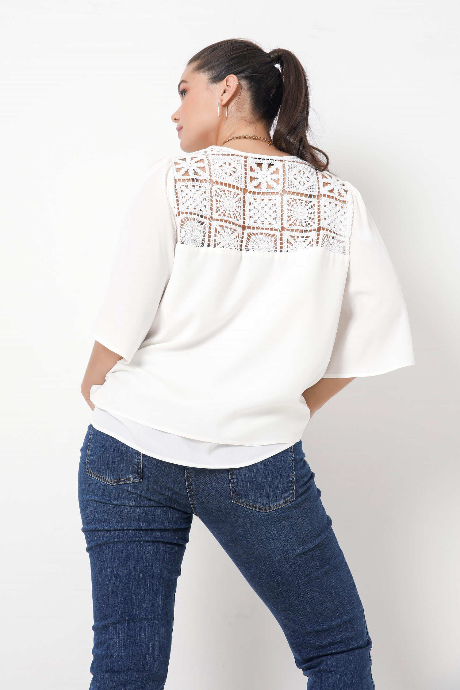 Solid layered blouse with macramé
