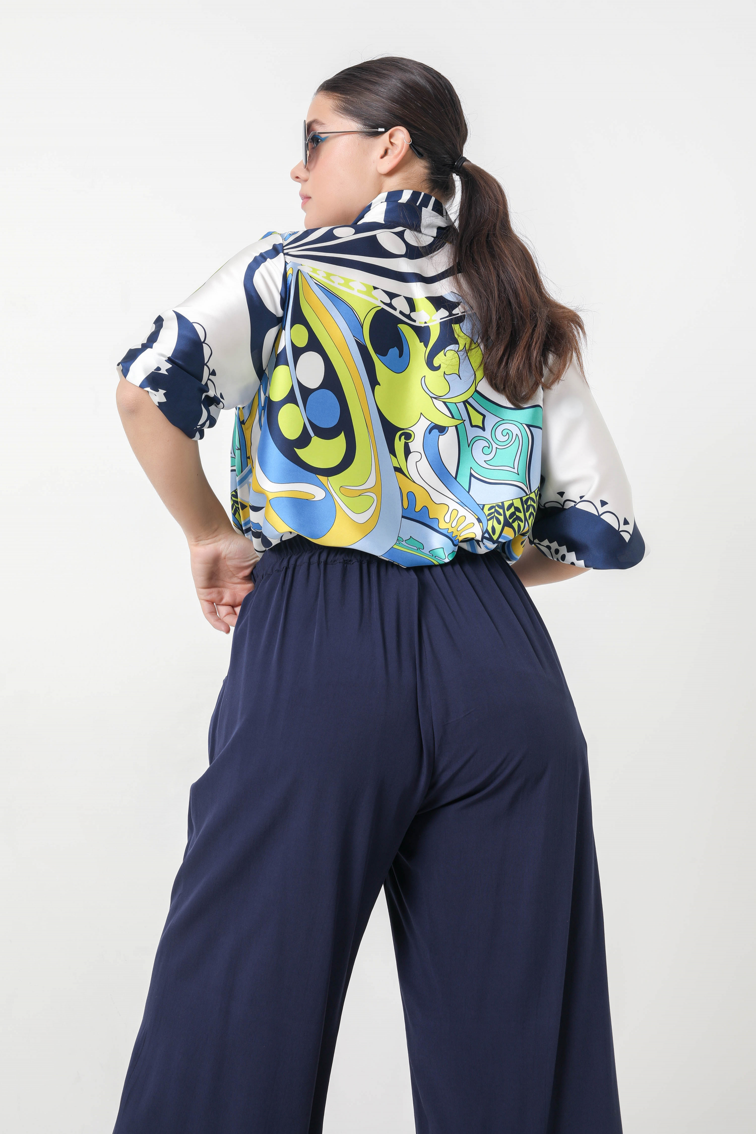 A-line shirt in satin print with scarf