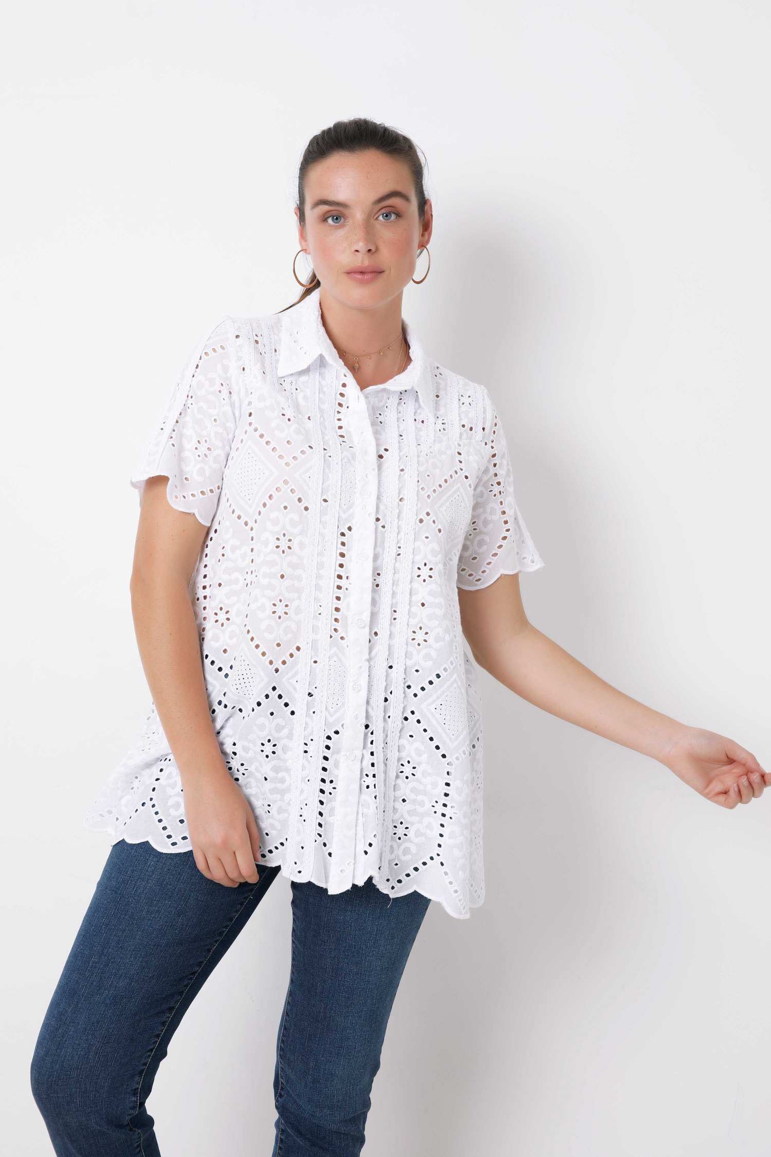 English embroidery shirt with braid