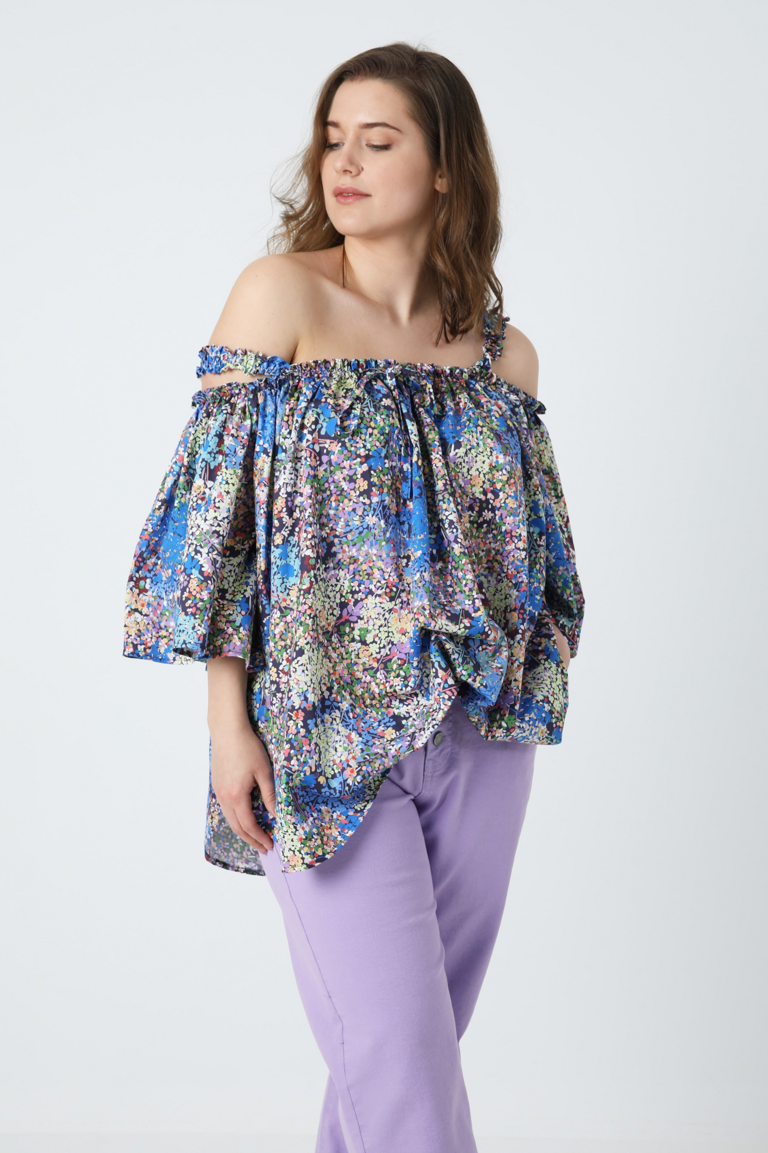 Printed blouse with eco-responsible fabric straps