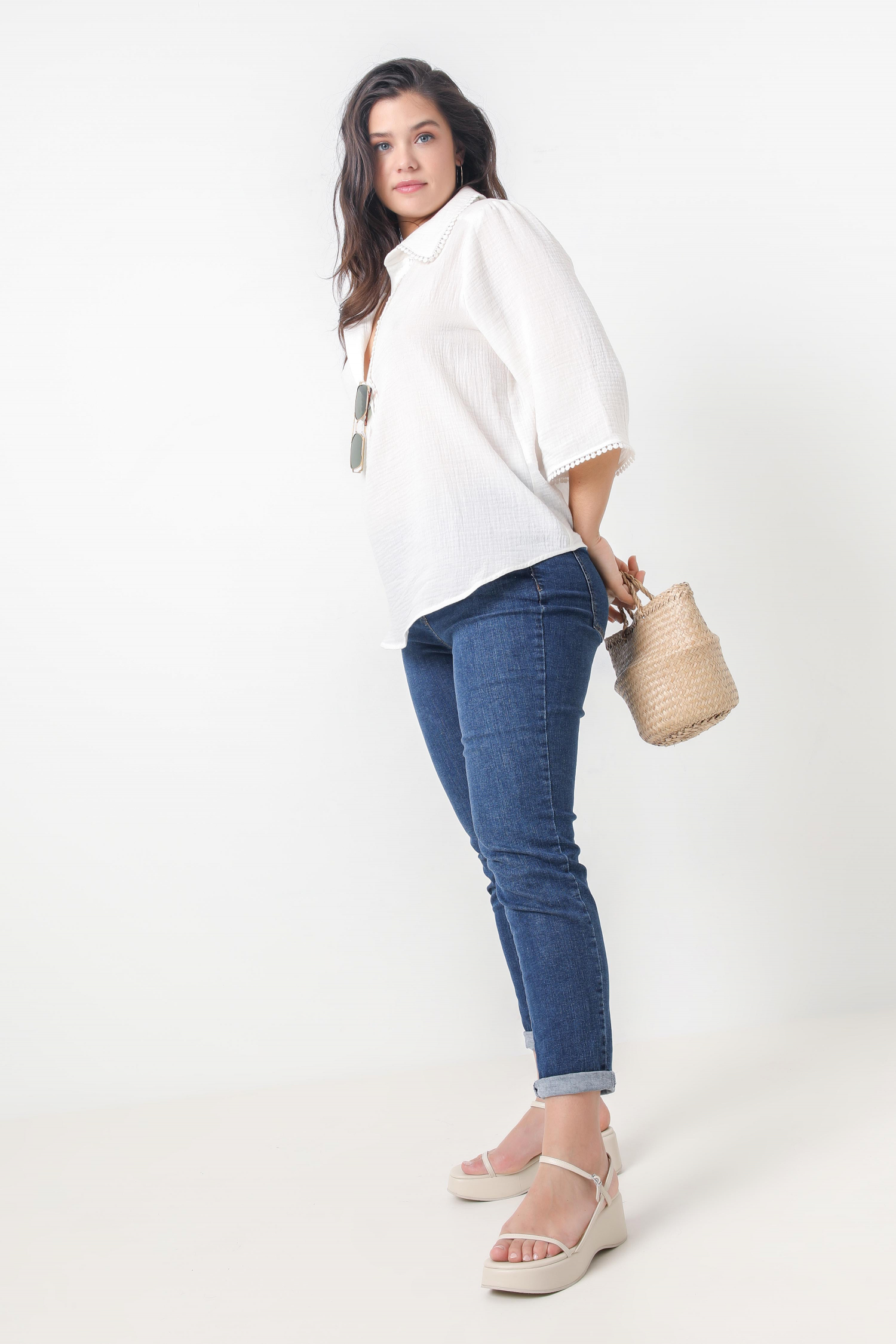 Plain cotton blouse with macramé back plastron