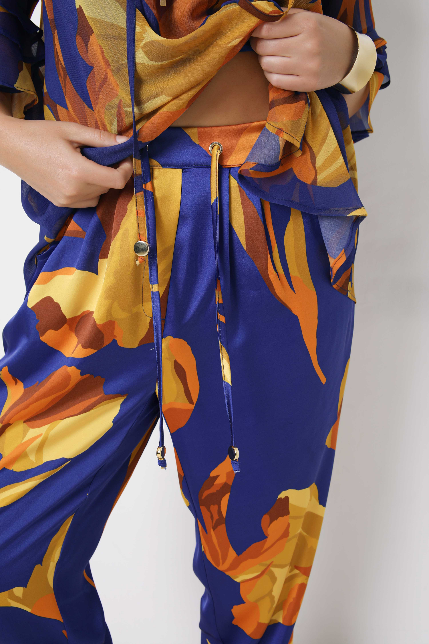 Satin-effect printed straight pants