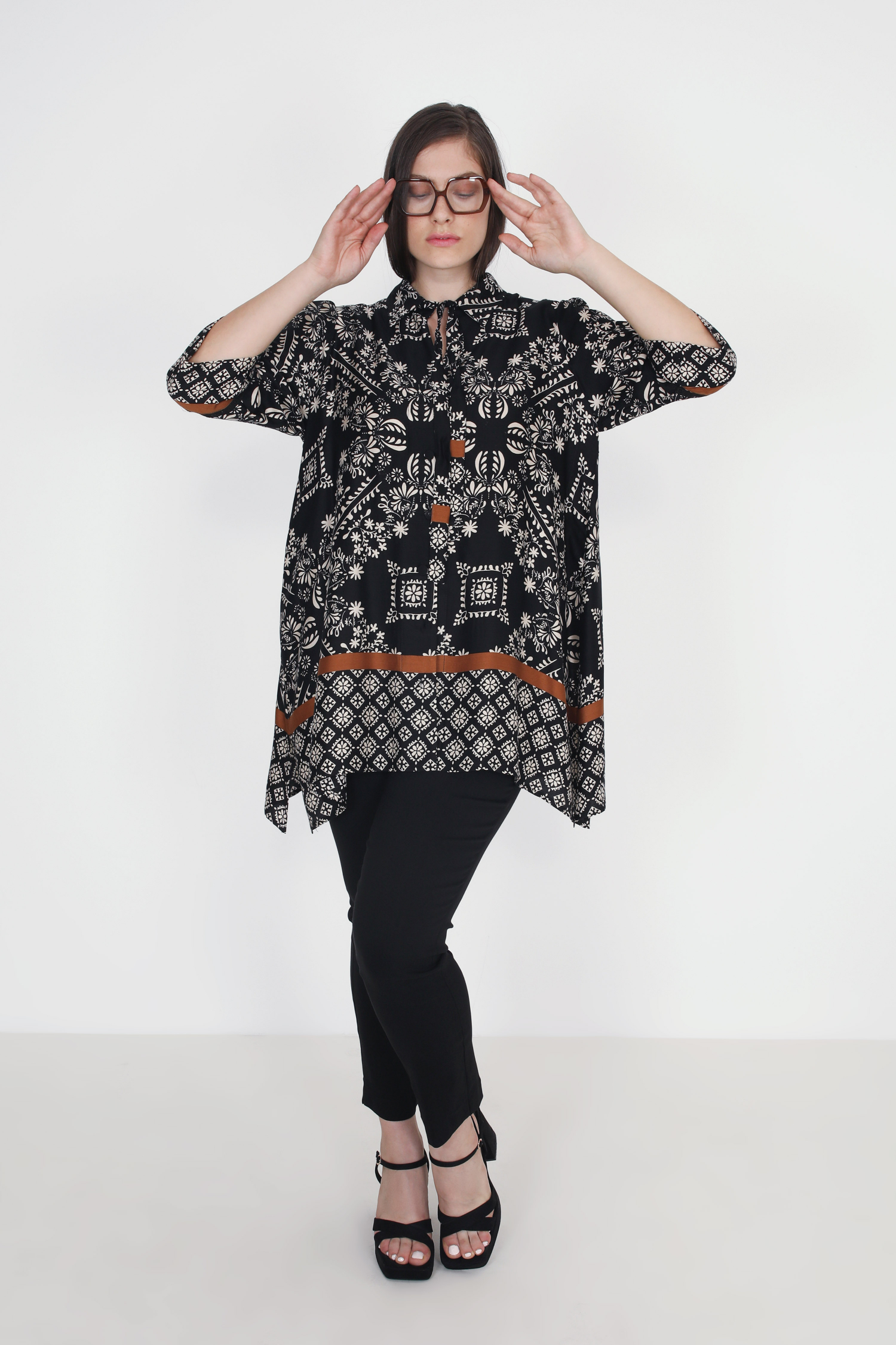 Satin-effect printed shirt