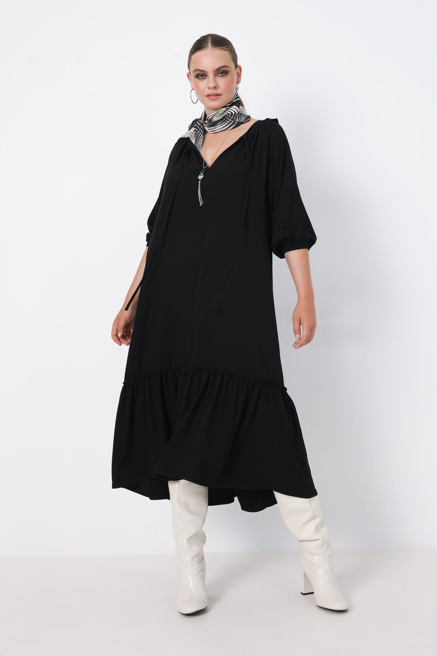 long plain dress with wide ruffle at the bottom (expedition June 15/20)