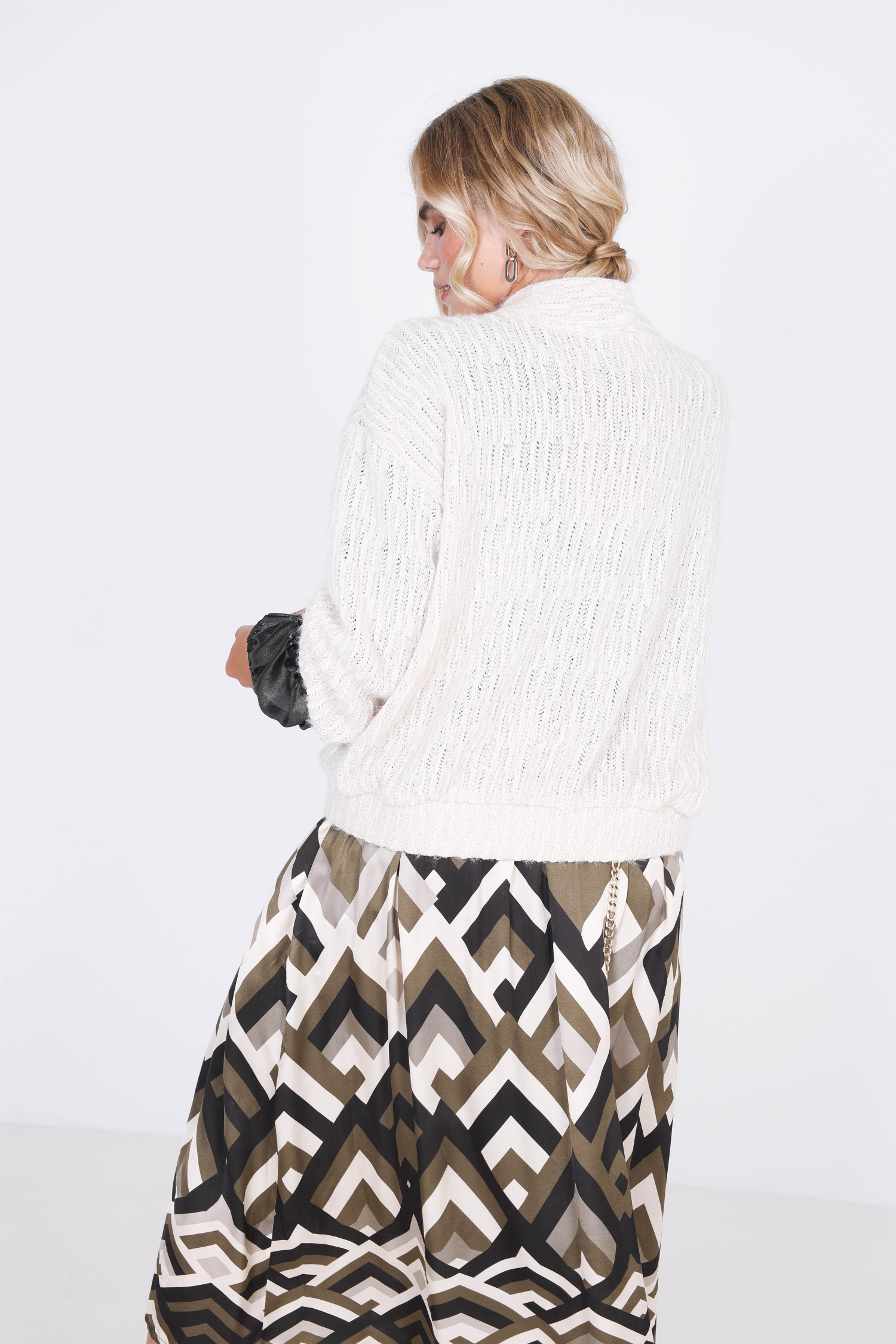 Short plain knit cardigan with cable effect