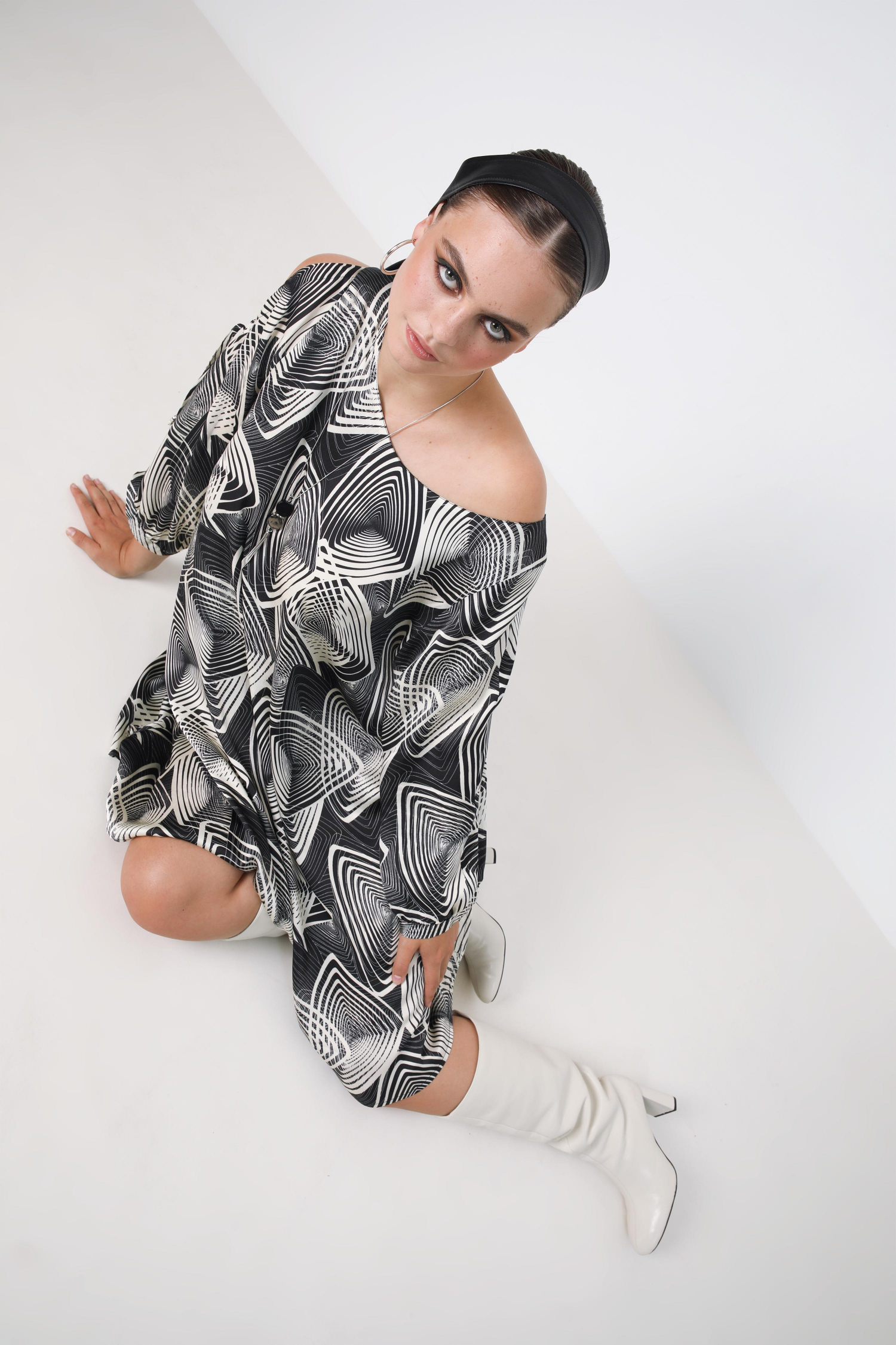 Robe mi-longue imprimée effet satin 