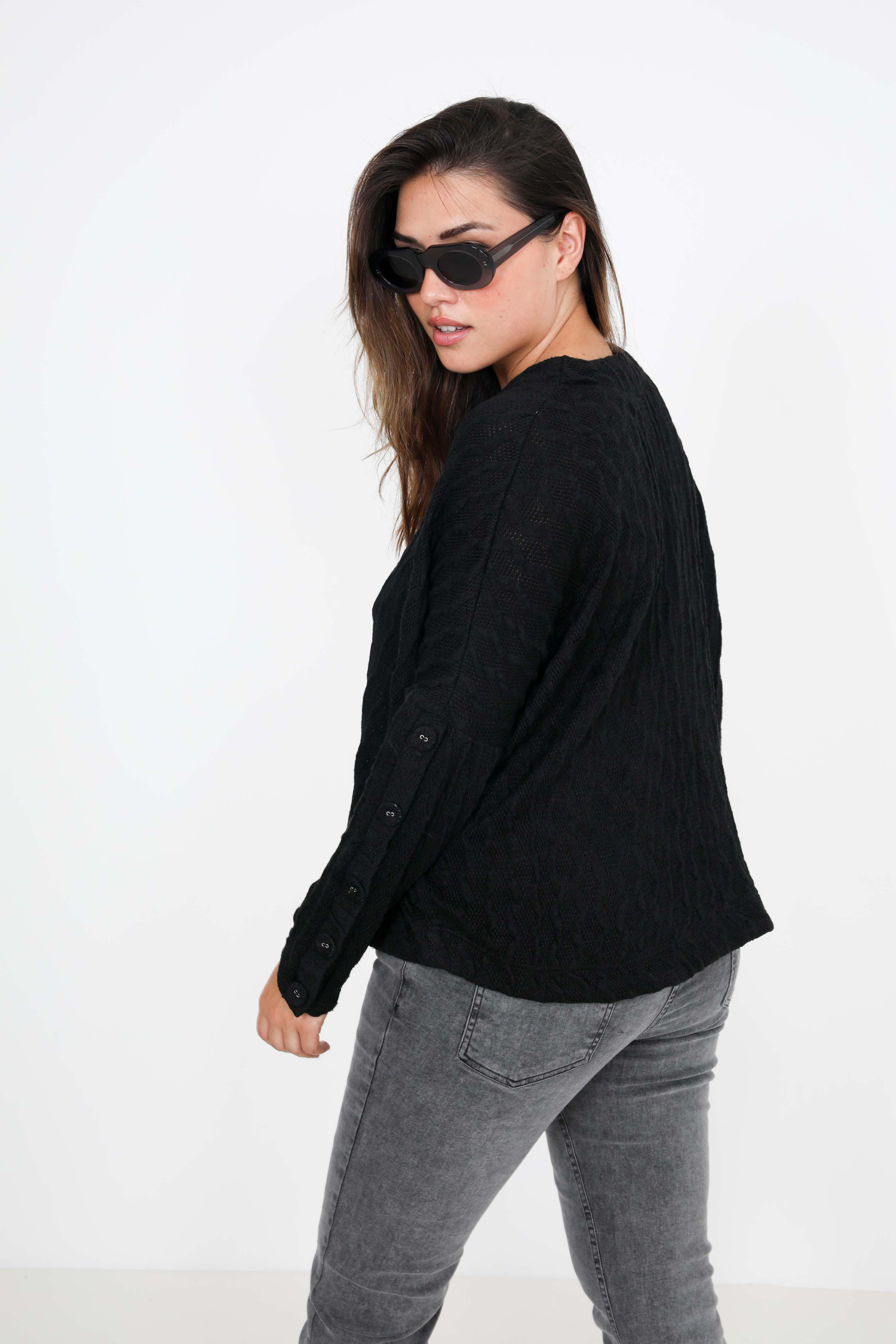 Pull en maille torsade uni avec boutons