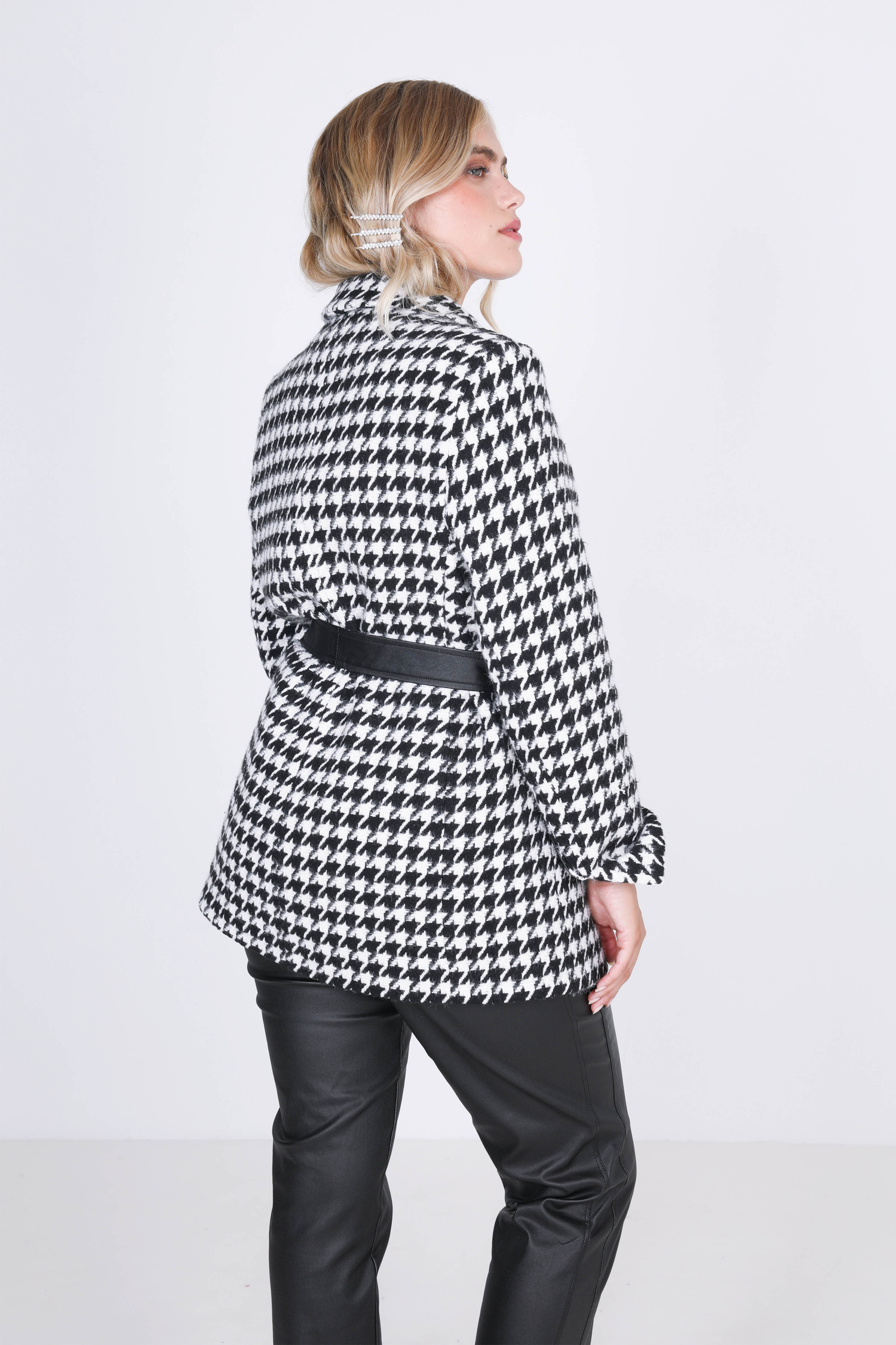 Tailored jacket with houndstooth print and vegan leather