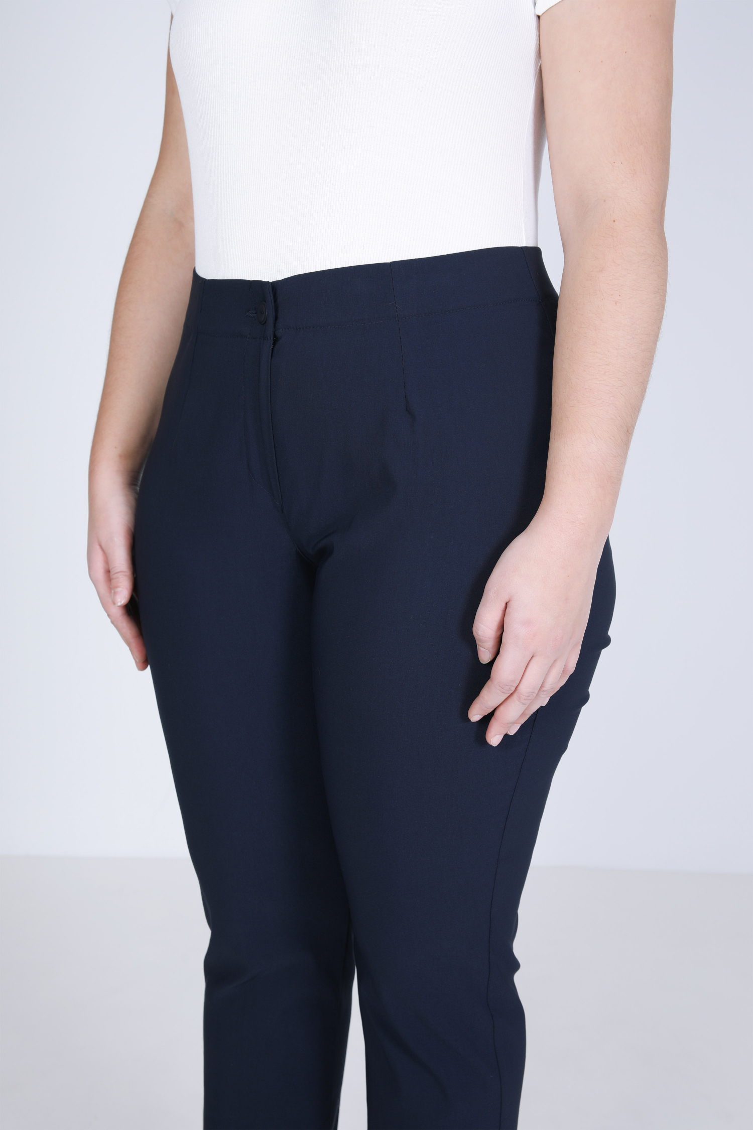 Eco-responsible bengaline pants with ribbed cutout on the back