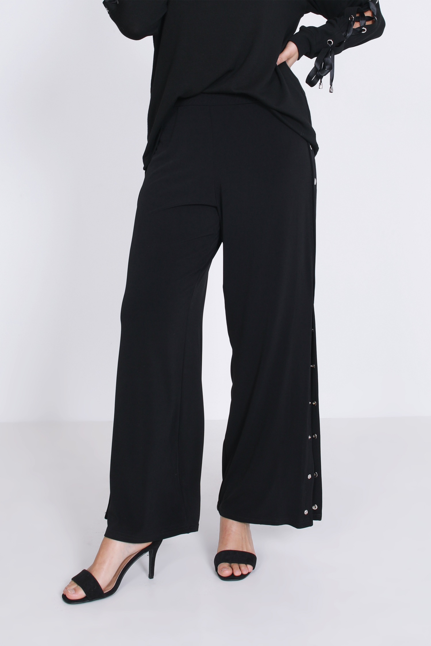 Plain knit pants with side pressure